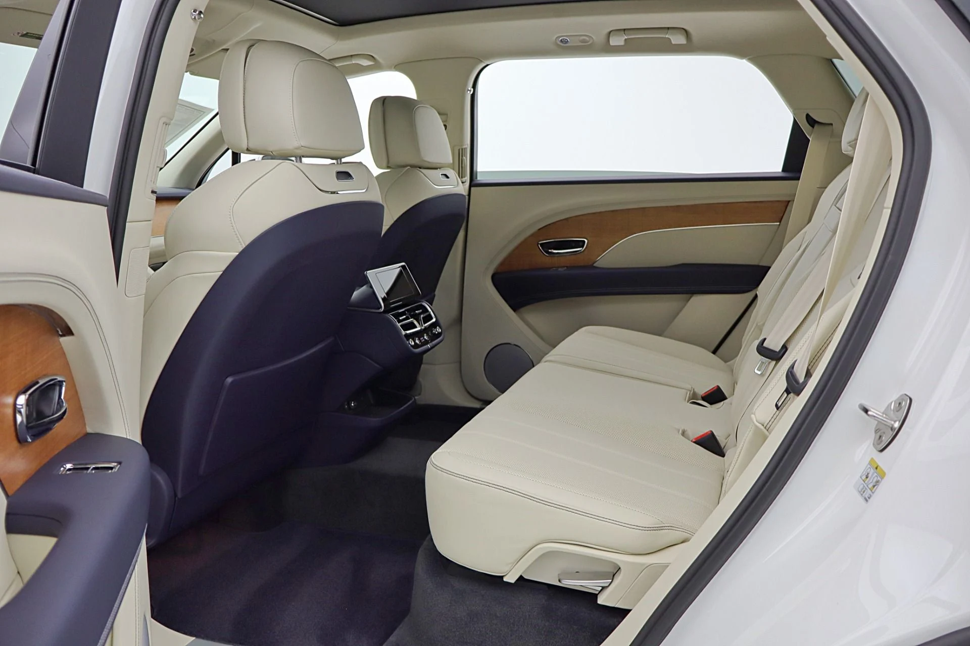 mph038_3245601904_New_2026_Bentley_Bentayga_EWB_V8_d387088ceb