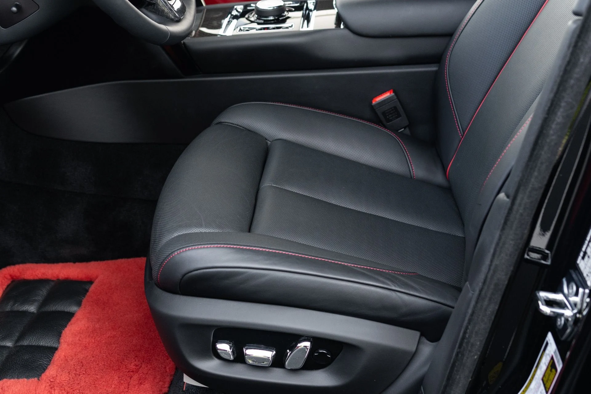 mph038_3247117647_Used_2022_Rolls_Royce_Black_Badge_Cullinan_1776130970_cee039fae0