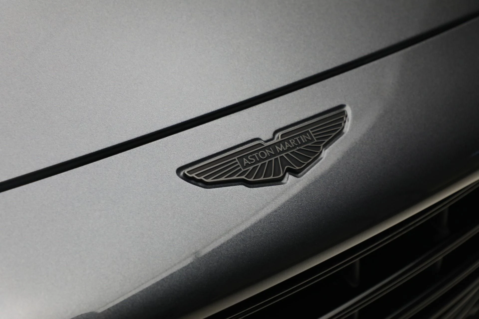 mph038_3250369487_New_2025_Aston_Martin_DBX_707_5f8a28d241