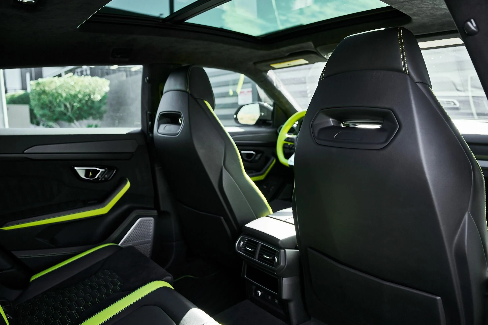 mph038_3258642418_Used_2022_Lamborghini_Urus_1774548615_d90f247f52