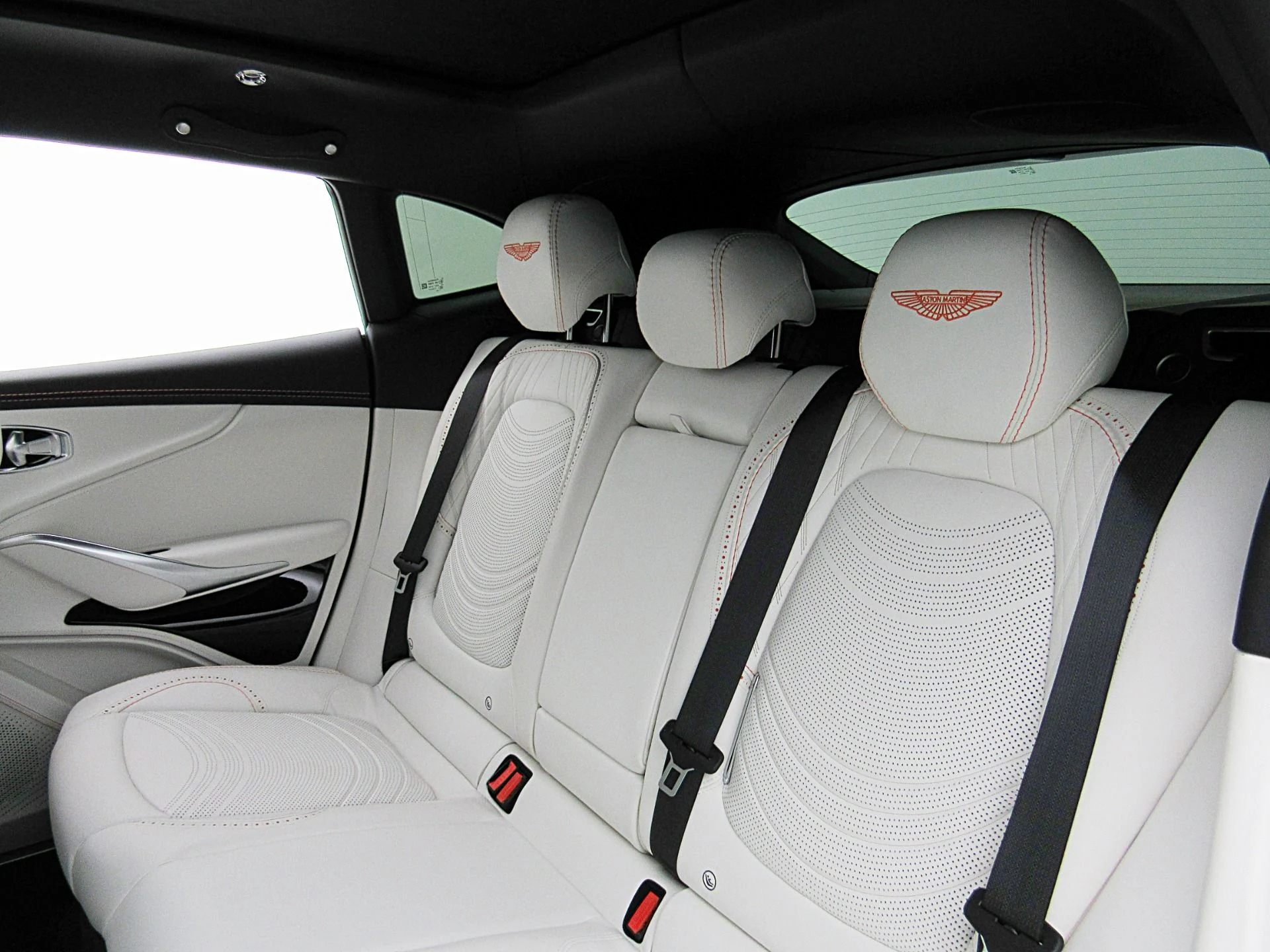 mph038_3272720868_Used_2023_Aston_Martin_DBX_707_35b72af65b