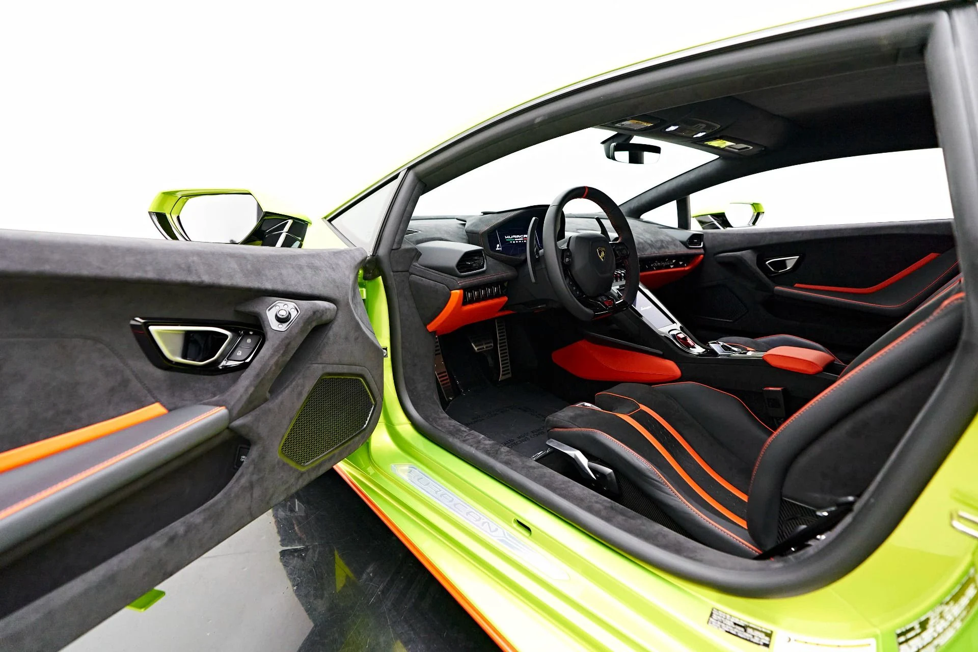 mph038_3277637013_Used_2023_Lamborghini_Huracan_Tecnica_Base_1715640571_2dfffa9c74