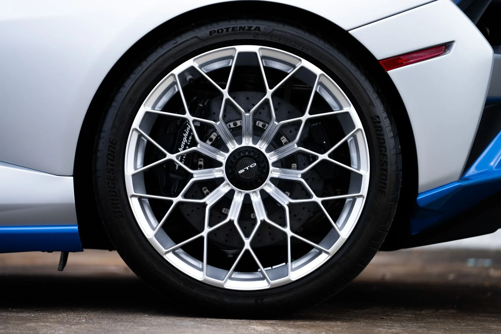 mph038_3284224768_Used_2023_Lamborghini_Huracan_STO_1760737861_790490d324