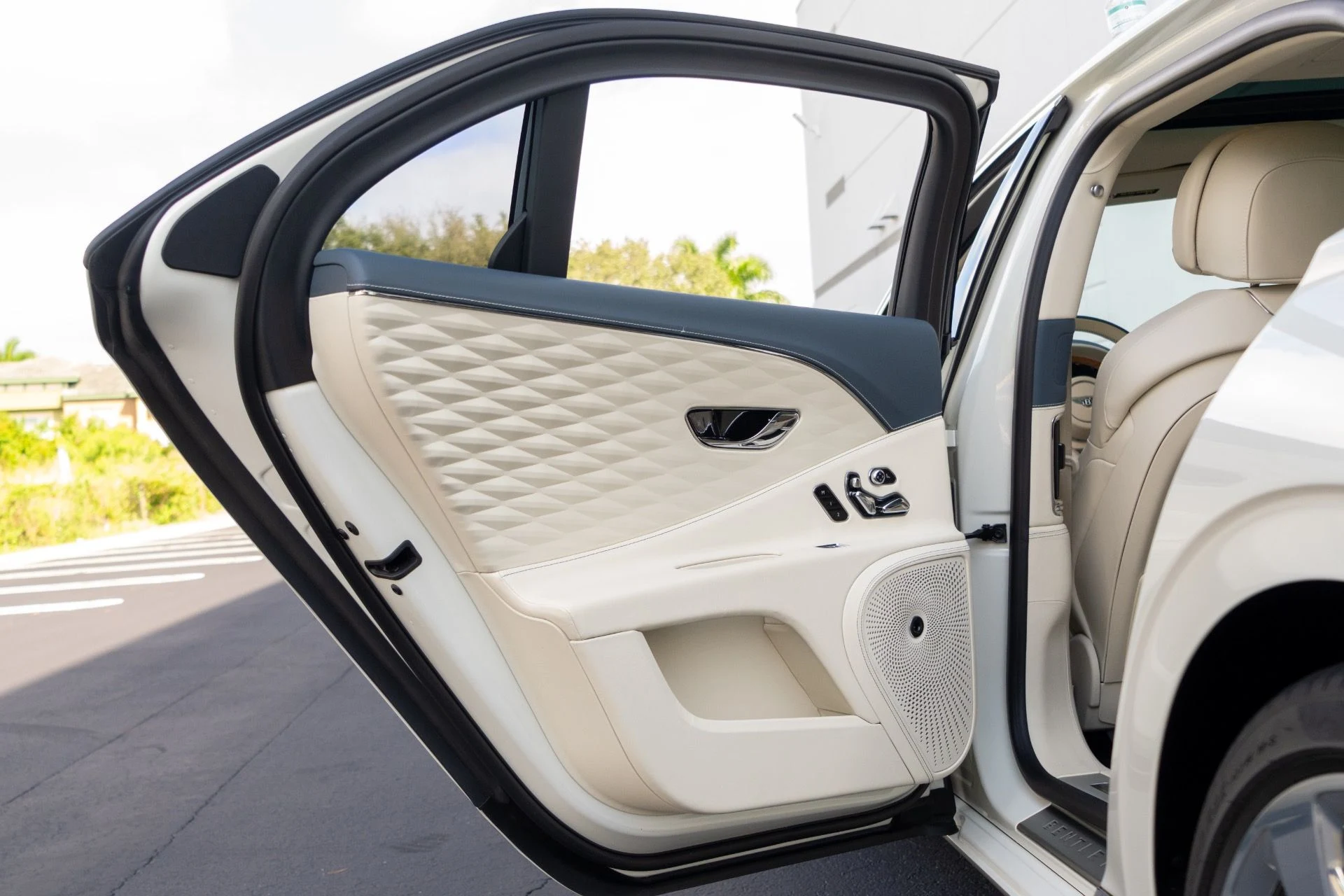 mph038_3286502630_Used_2021_Bentley_Flying_Spur_W12_1764864871_a715cdd1fd