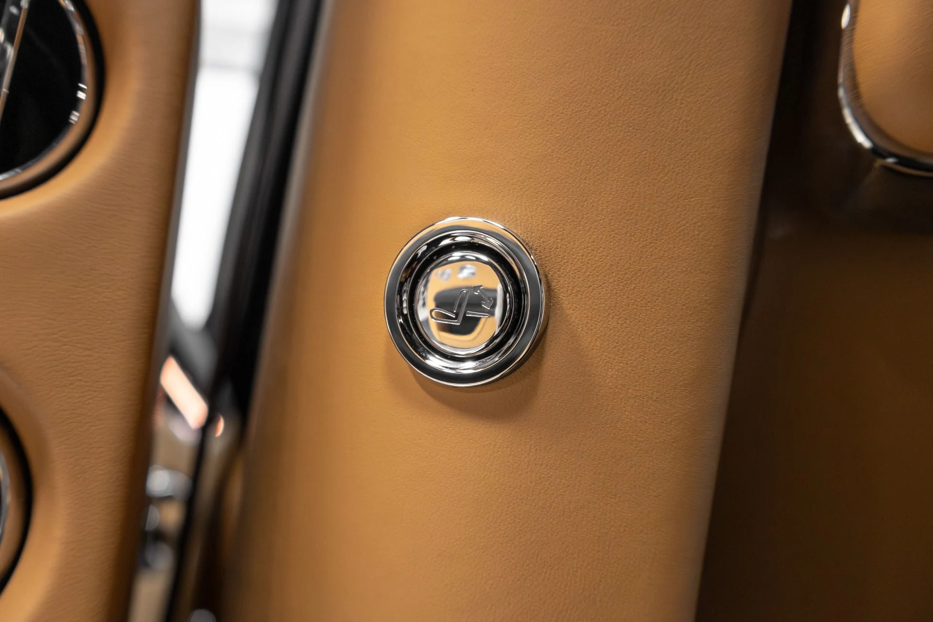 mph038_3287750555_Used_2022_Rolls_Royce_Ghost_1767138760_21d212efee