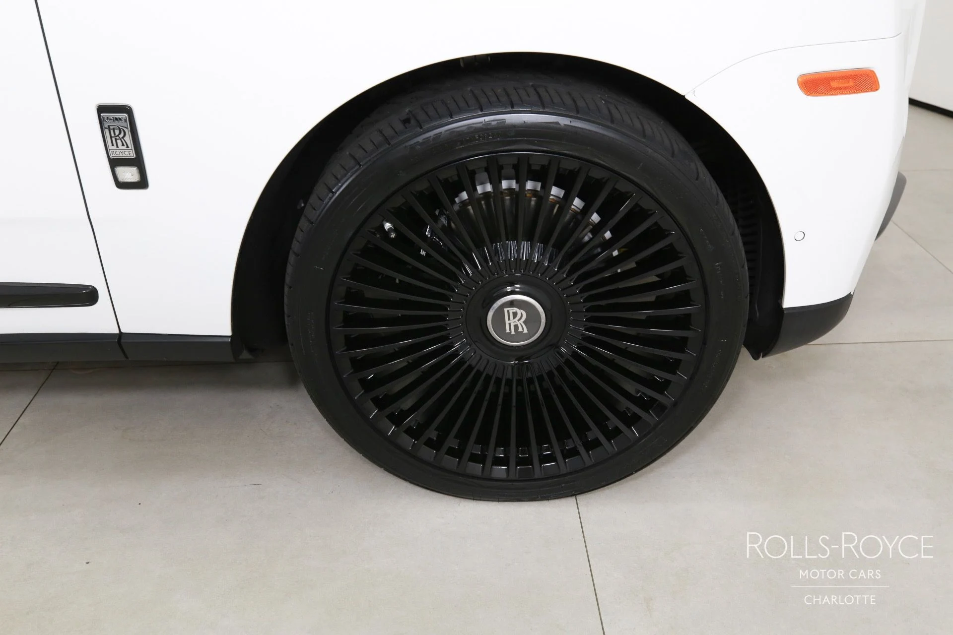 mph038_3302893721_Used_2020_Rolls_Royce_Cullinan_1750950377_b9f73387e5