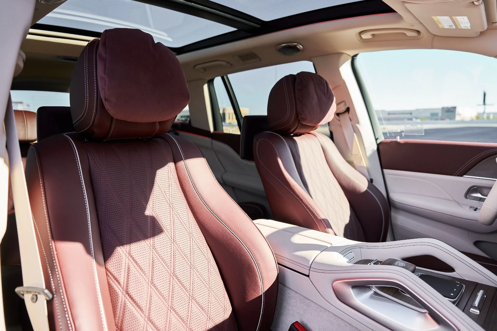 mph038_3307720795_Used_2026_Mercedes_Benz_GLS_Maybach_GLS_600_1772593214_64f34f3aff