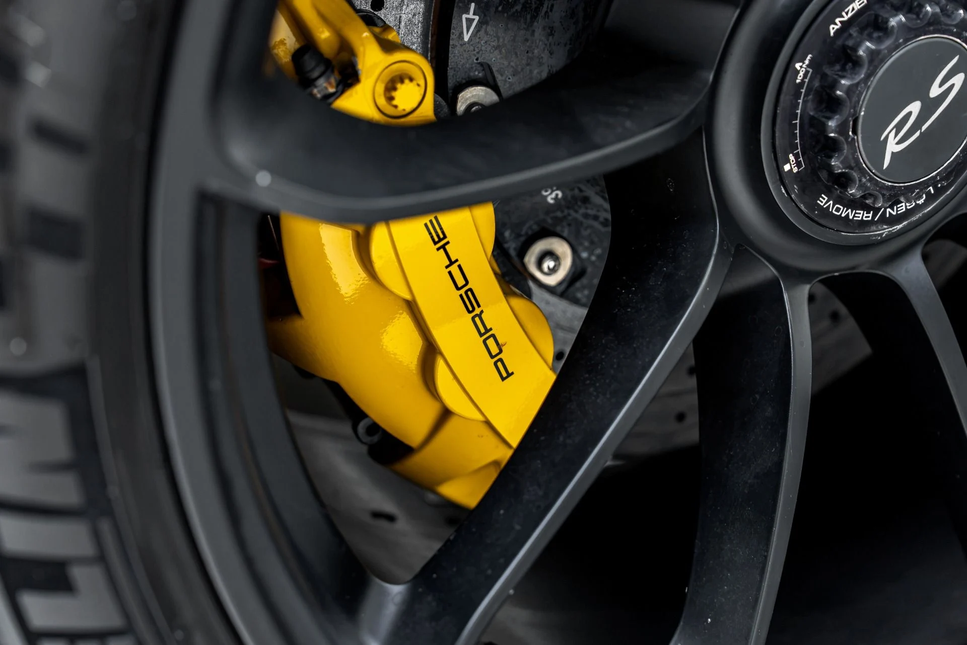 mph038_3312485678_Used_2019_Porsche_911_GT_3_RS_1787346301_e61baf297b