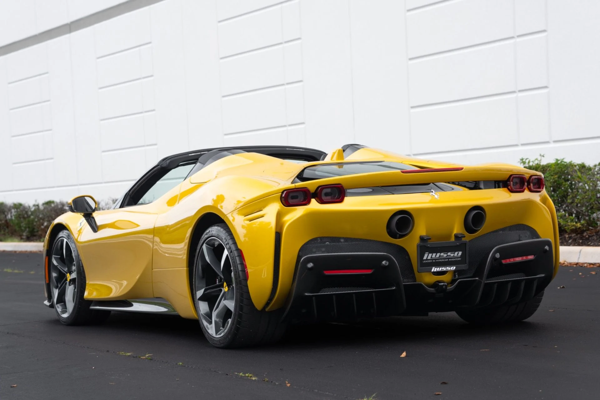 mph038_3328527058_Used_2022_Ferrari_SF_90_Spider_1775626389_038148c79a