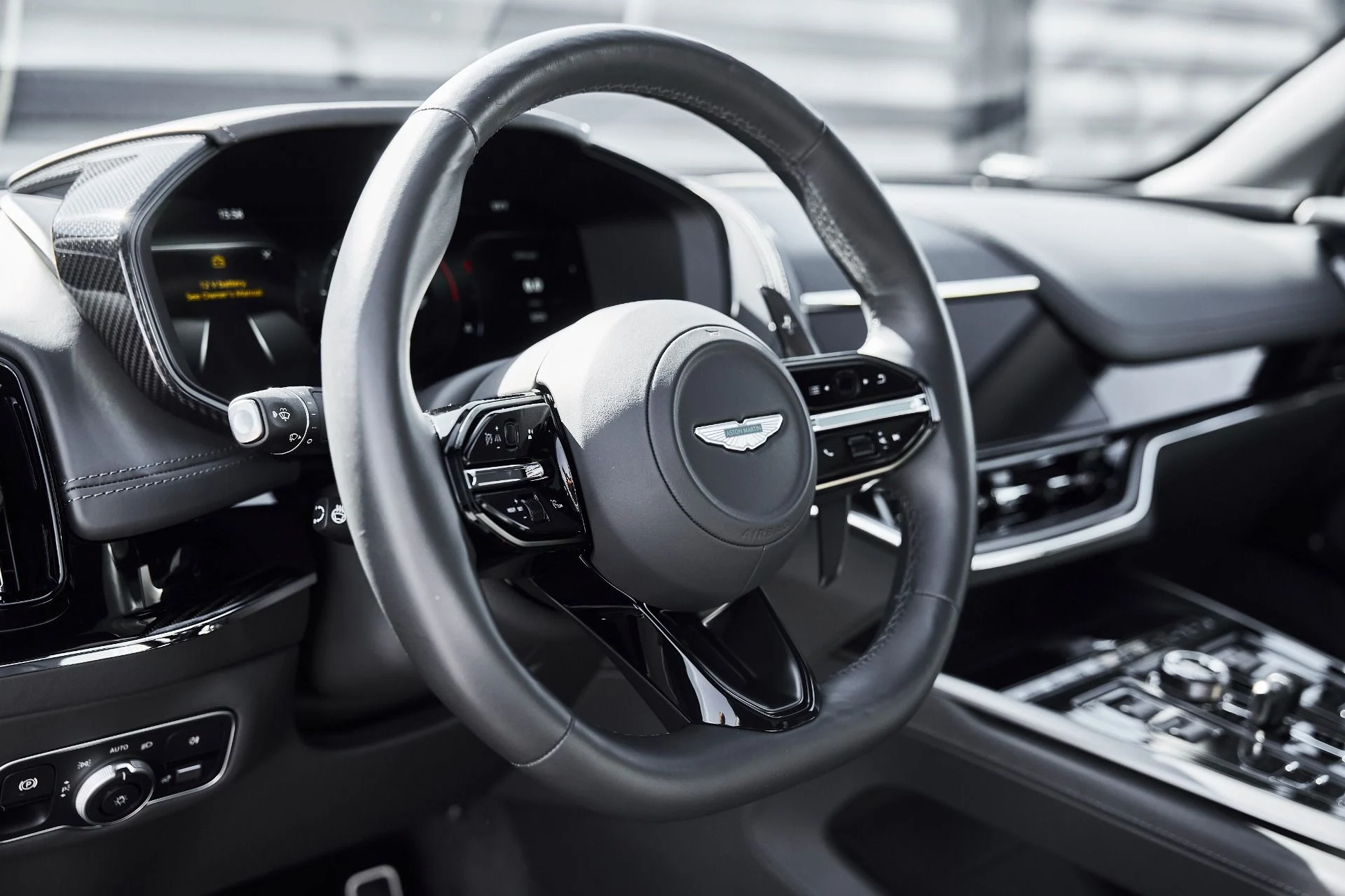 mph038_3329064213_Used_2025_Aston_Martin_DBX_707_1778288624_bed1b4ac37