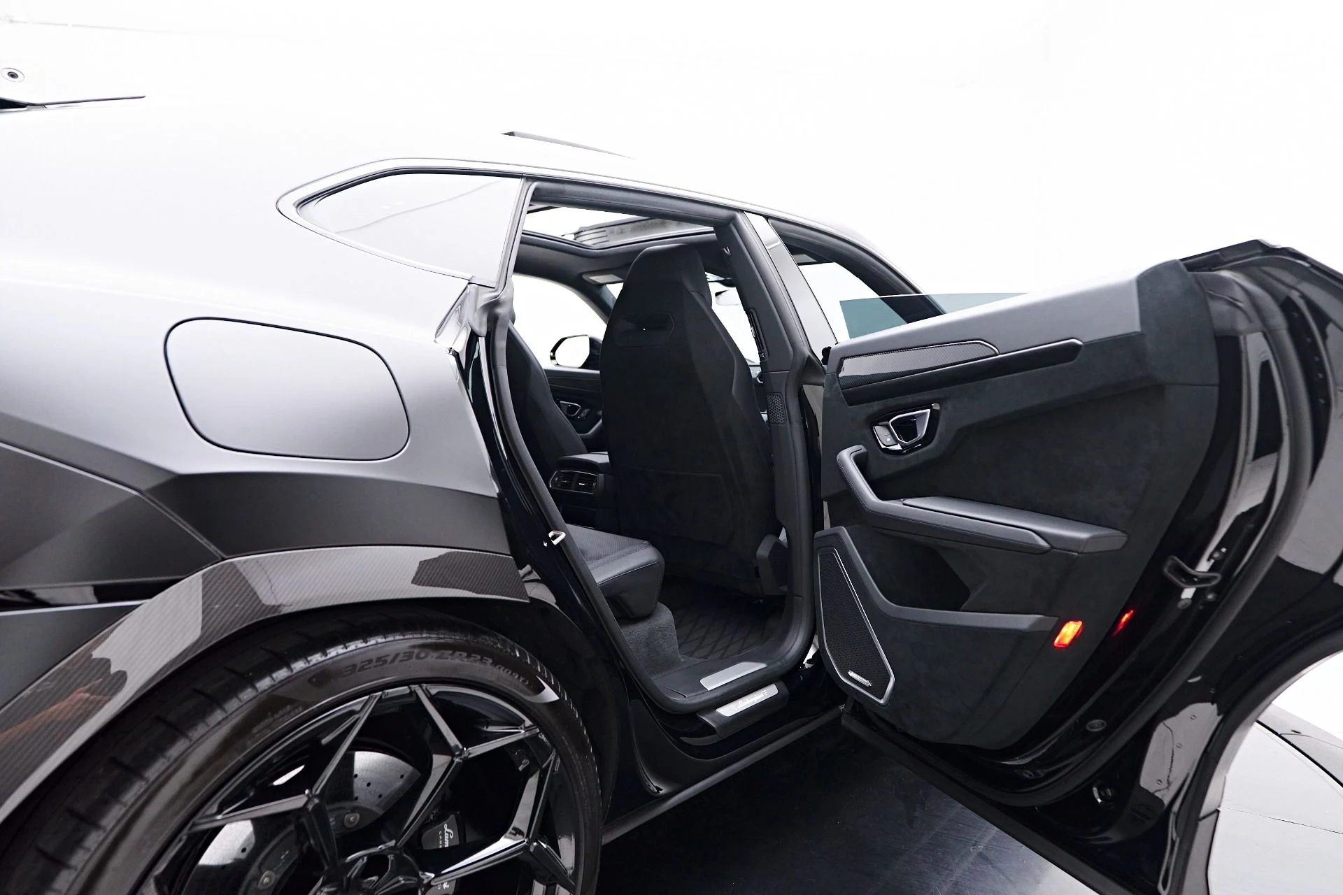 mph038_3331402407_Used_2023_Lamborghini_Urus_Performante_1756943506_bc4fca7a5a