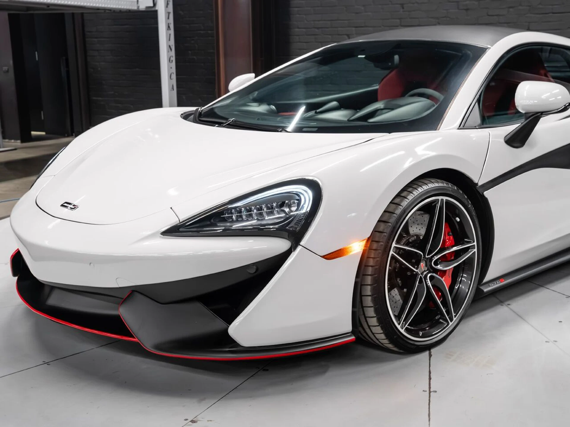 mph038_3331616867_mclaren_570s_2017_7d62bd6238