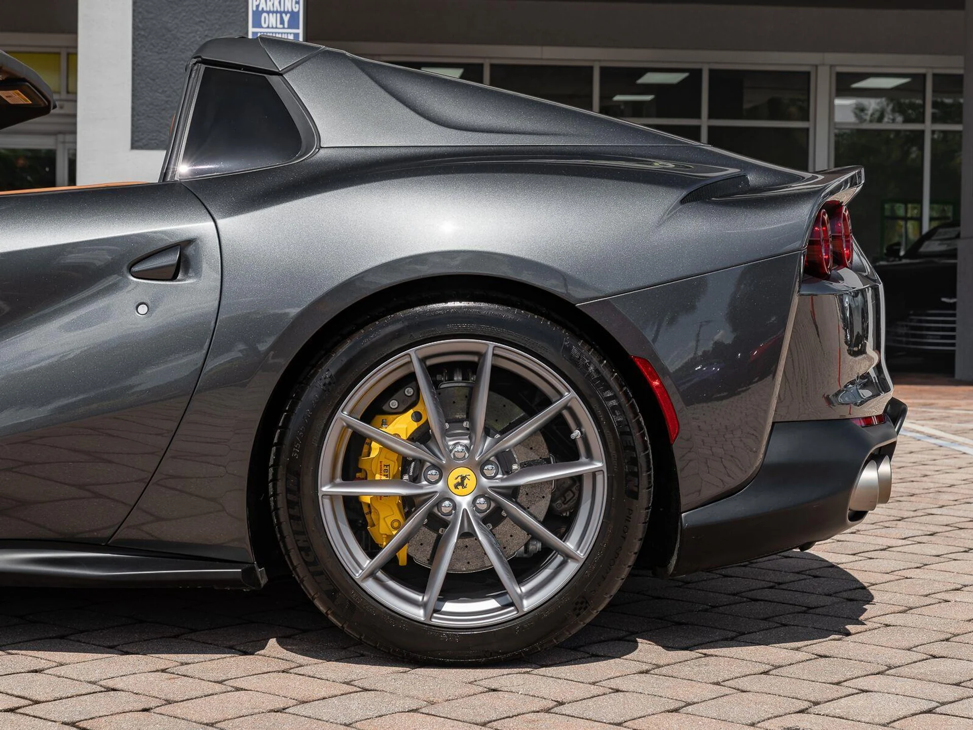 mph038_3333503706_Used_2022_Ferrari_812_GTS_Convertible_1784905698_02e5412041