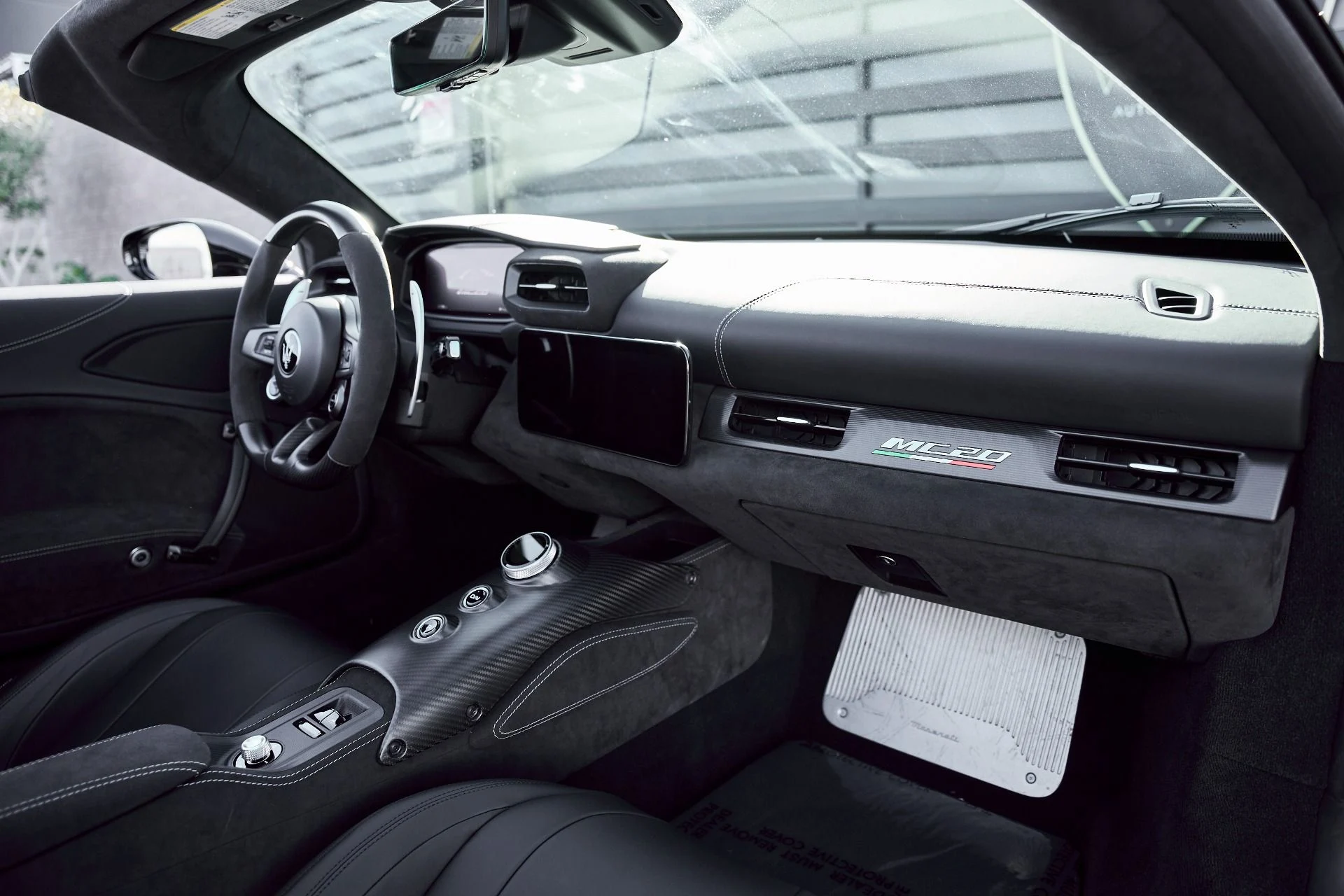 mph038_3352410370_Used_2024_Maserati_MC_20_1771382134_9e24a91380