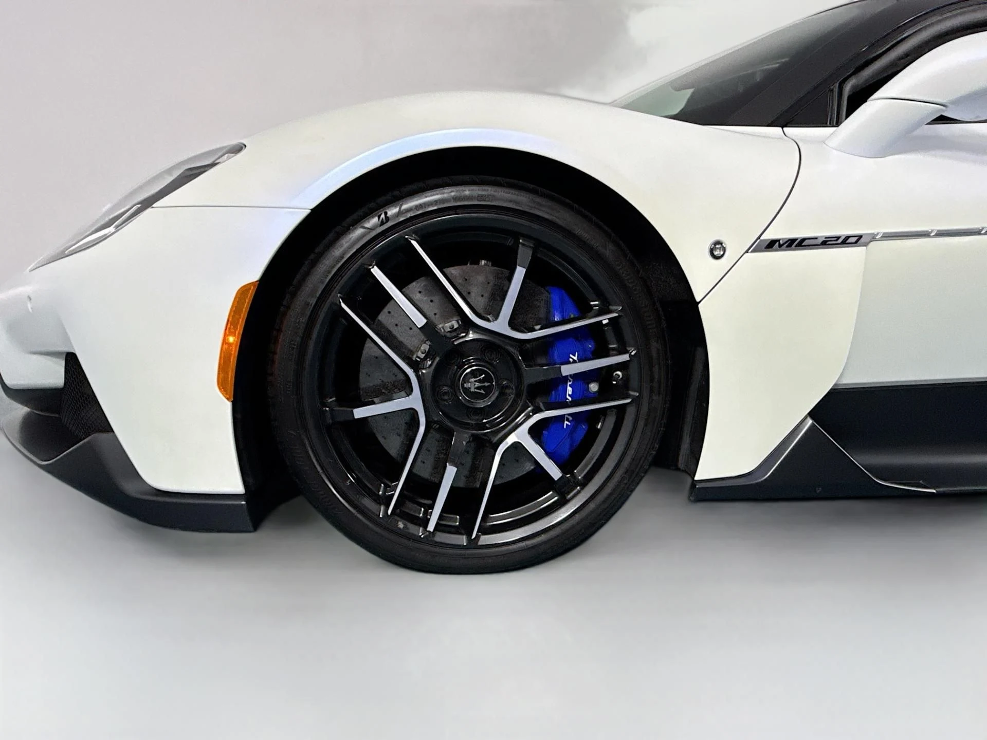 mph038_3361282317_Used_2023_Maserati_MC_20_1784665838_bb7be24722