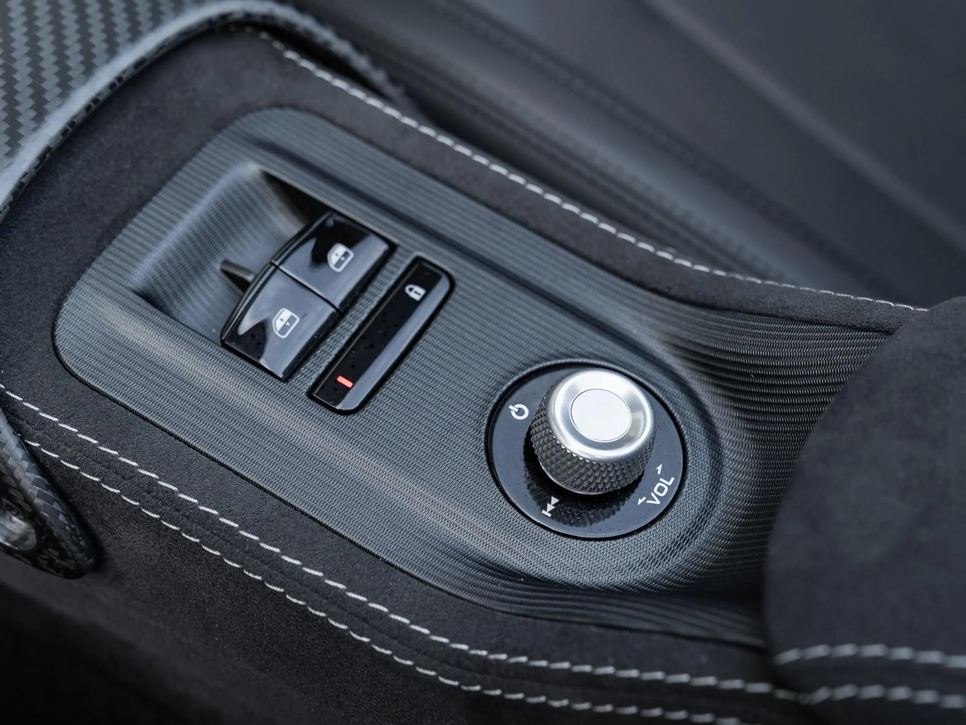 mph038_3362601814_Used_2023_Maserati_MC_20_Cielo_1753203994_b6122ff927