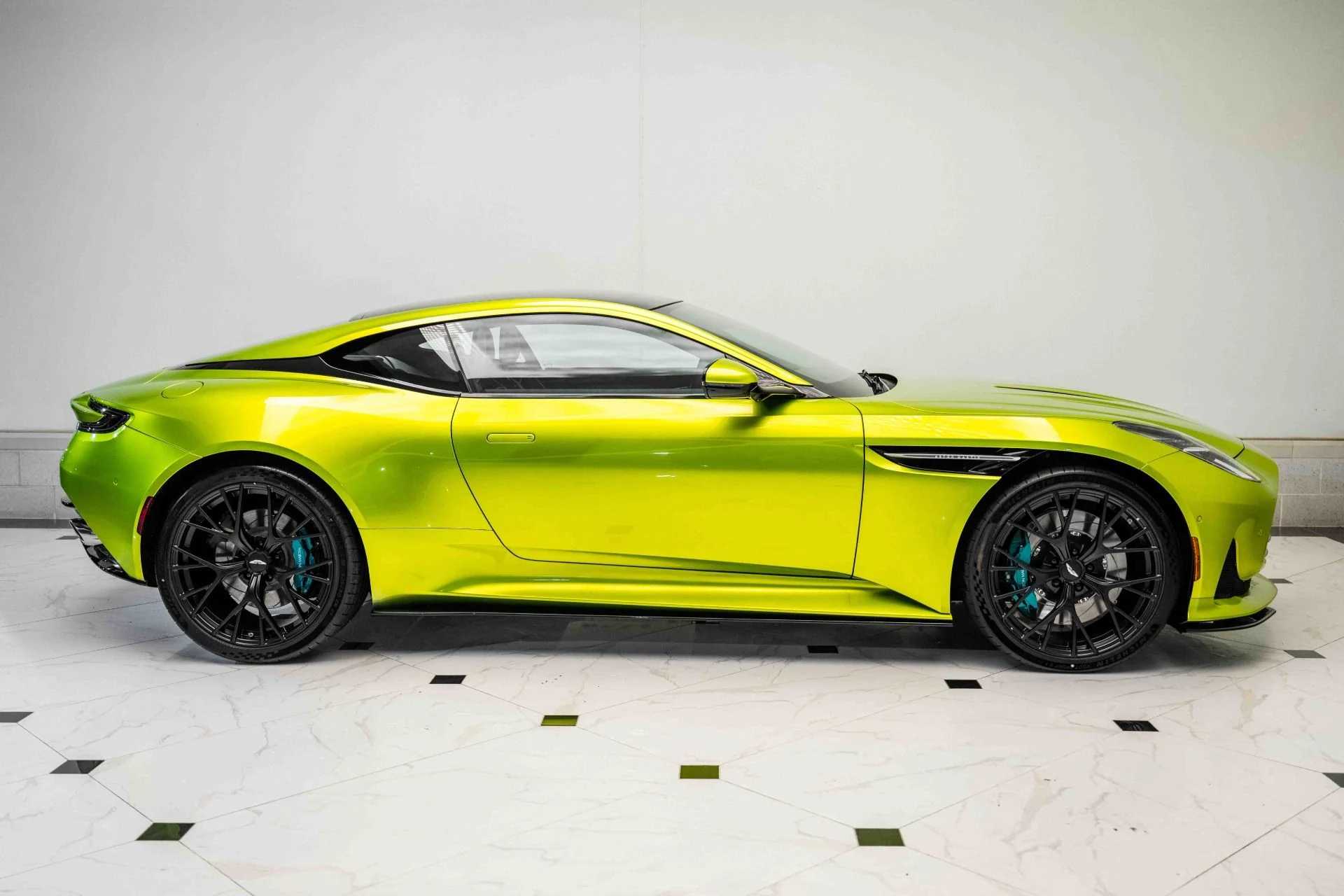 mph038_336883268_Used_2025_Aston_Martin_DB_12_Coupe_1724764184_8482a9b1b5