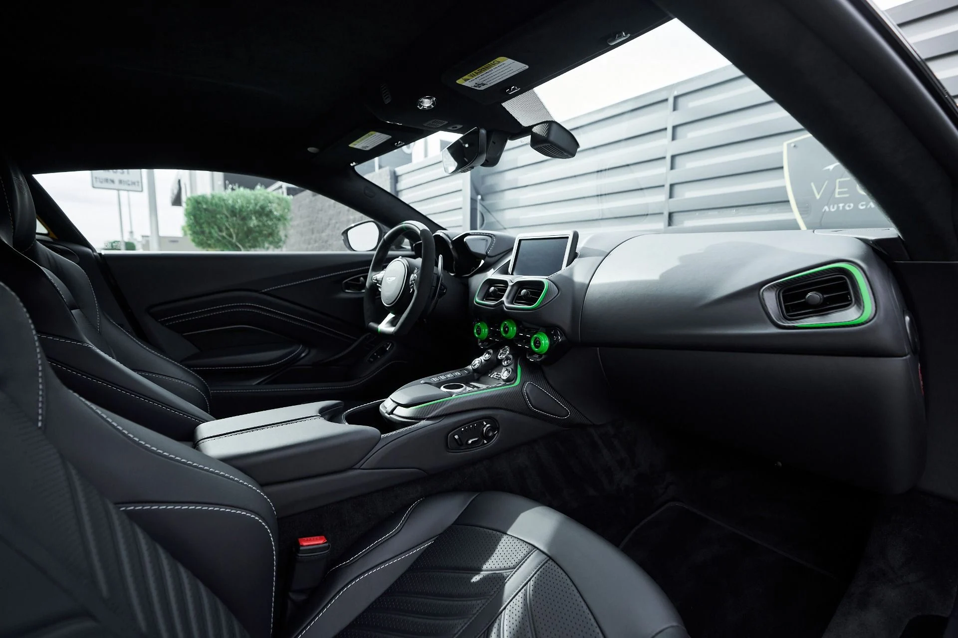 mph038_3372934819_Used_2023_Aston_Martin_Vantage_Base_1762913663_70b36cea6d