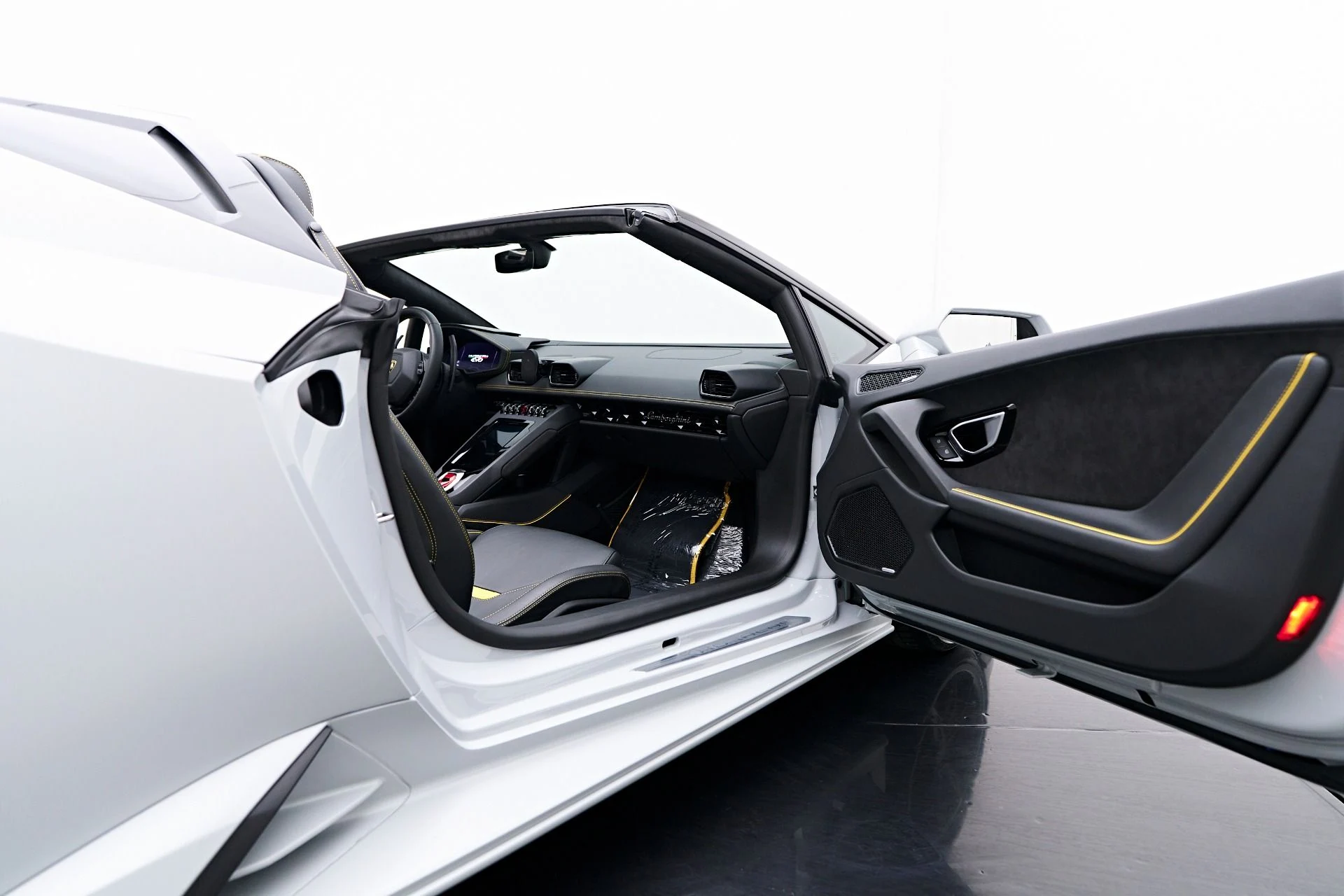 mph038_3375232301_Used_2021_Lamborghini_Huracan_EVO_Base_1754524536_c3960a43cf