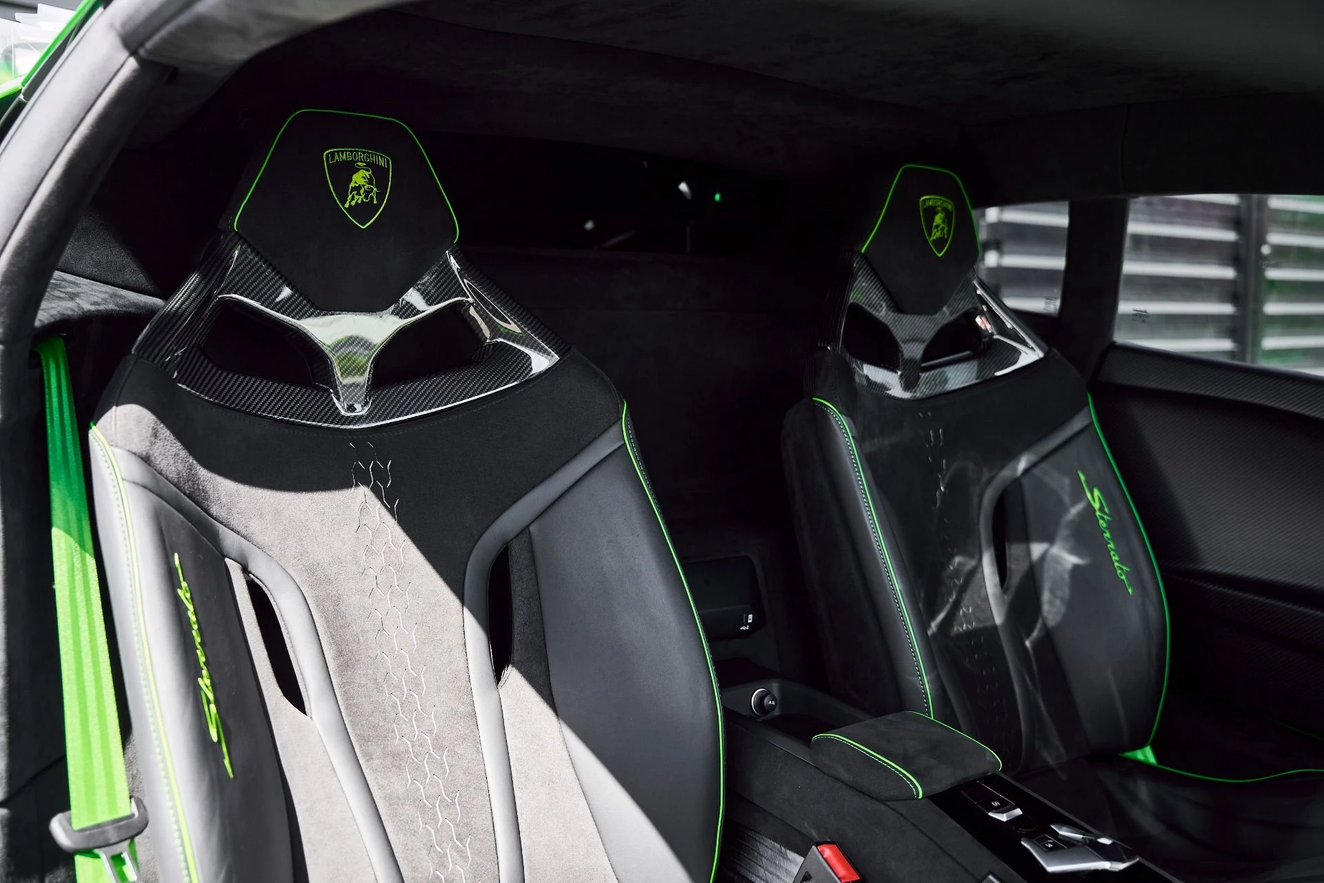 mph038_338714225_Used_2024_Lamborghini_Huracan_Sterrato_Base_1774300122_dea25073dd