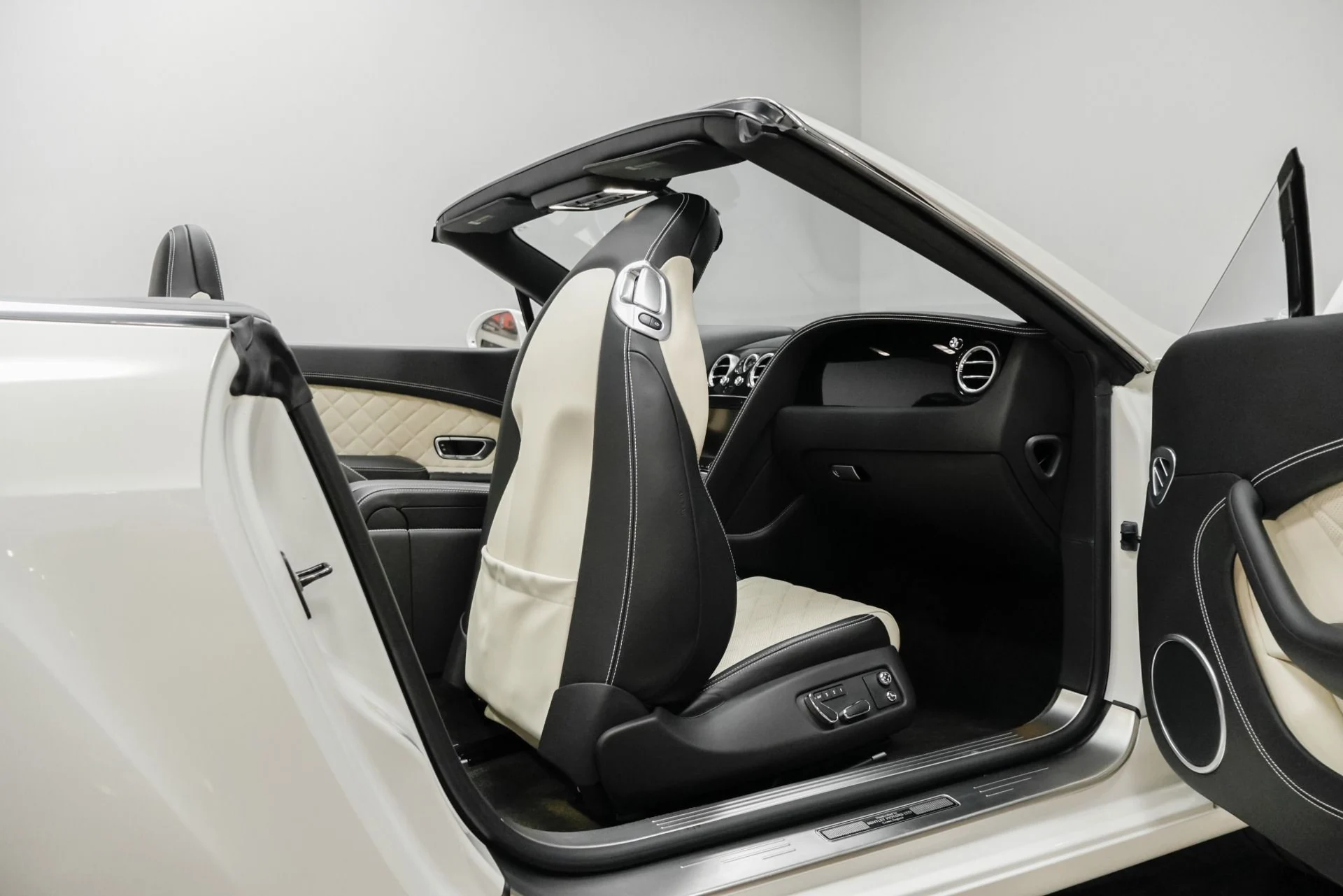 mph038_3416540282_Used_2016_Bentley_Continental_GT_W12_1765815646_95a683e047