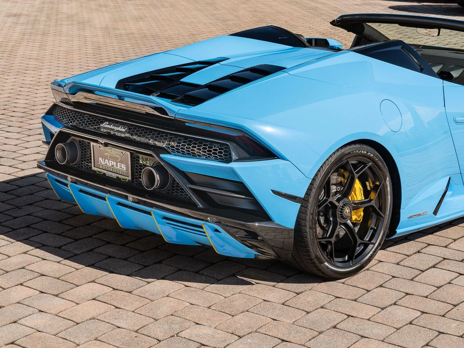 mph038_342709521_Used_2022_Lamborghini_Huracan_EVO_Spyder_AWD_1792704195_3fc973f838