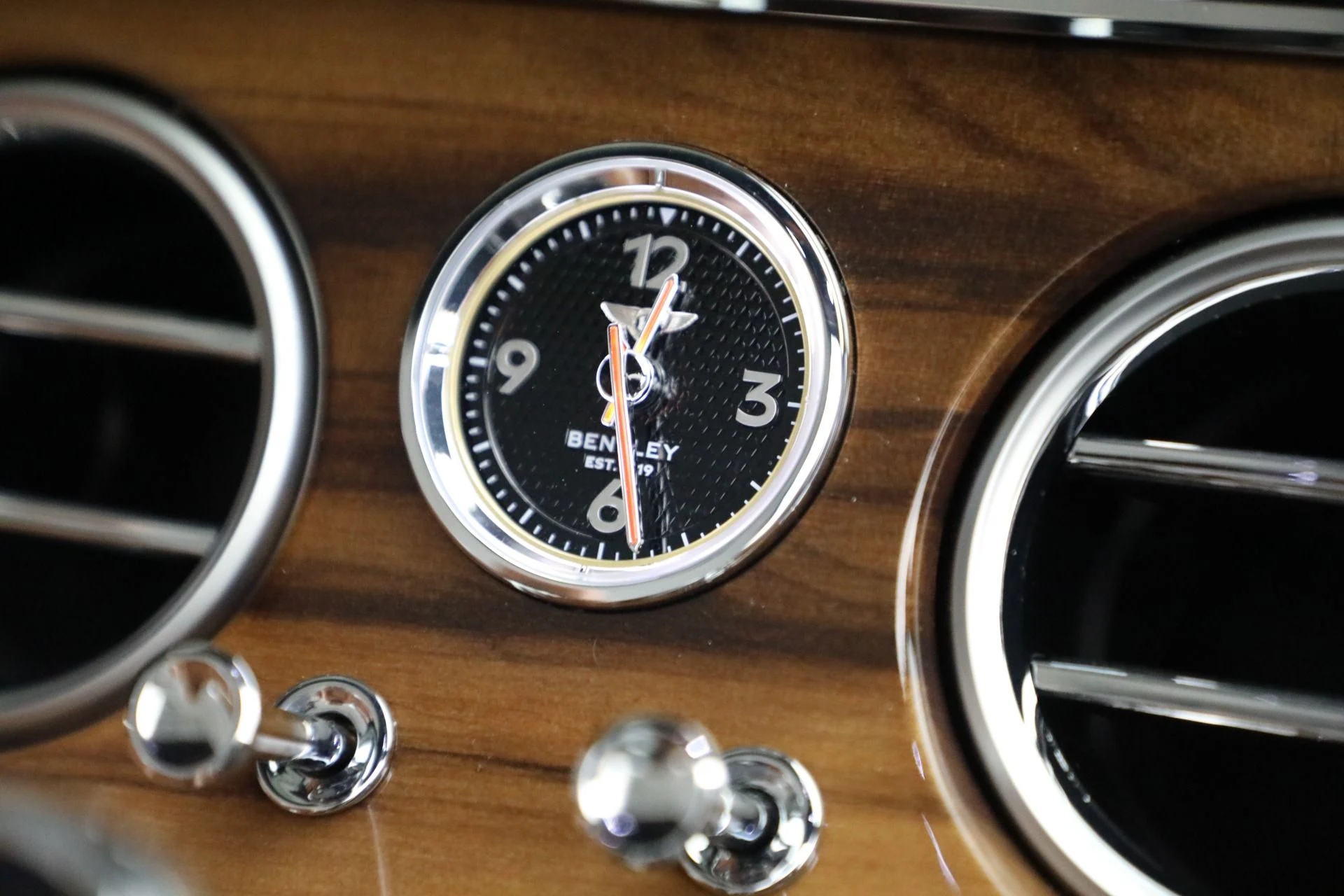 mph038_3428762468_New_2024_Bentley_Continental_GTC_V8_724950e6ae