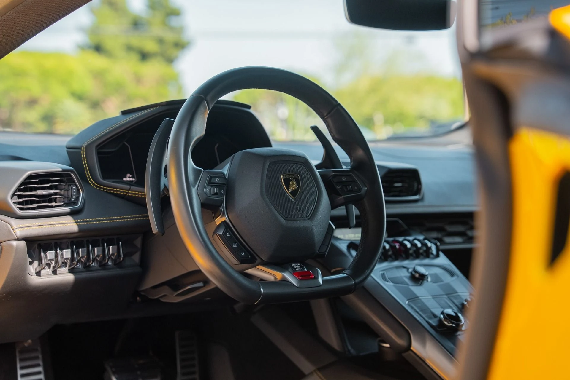 mph038_3451634168_Used_2018_Lamborghini_Huracan_LP_580_2_1762289056_1ae354c96a