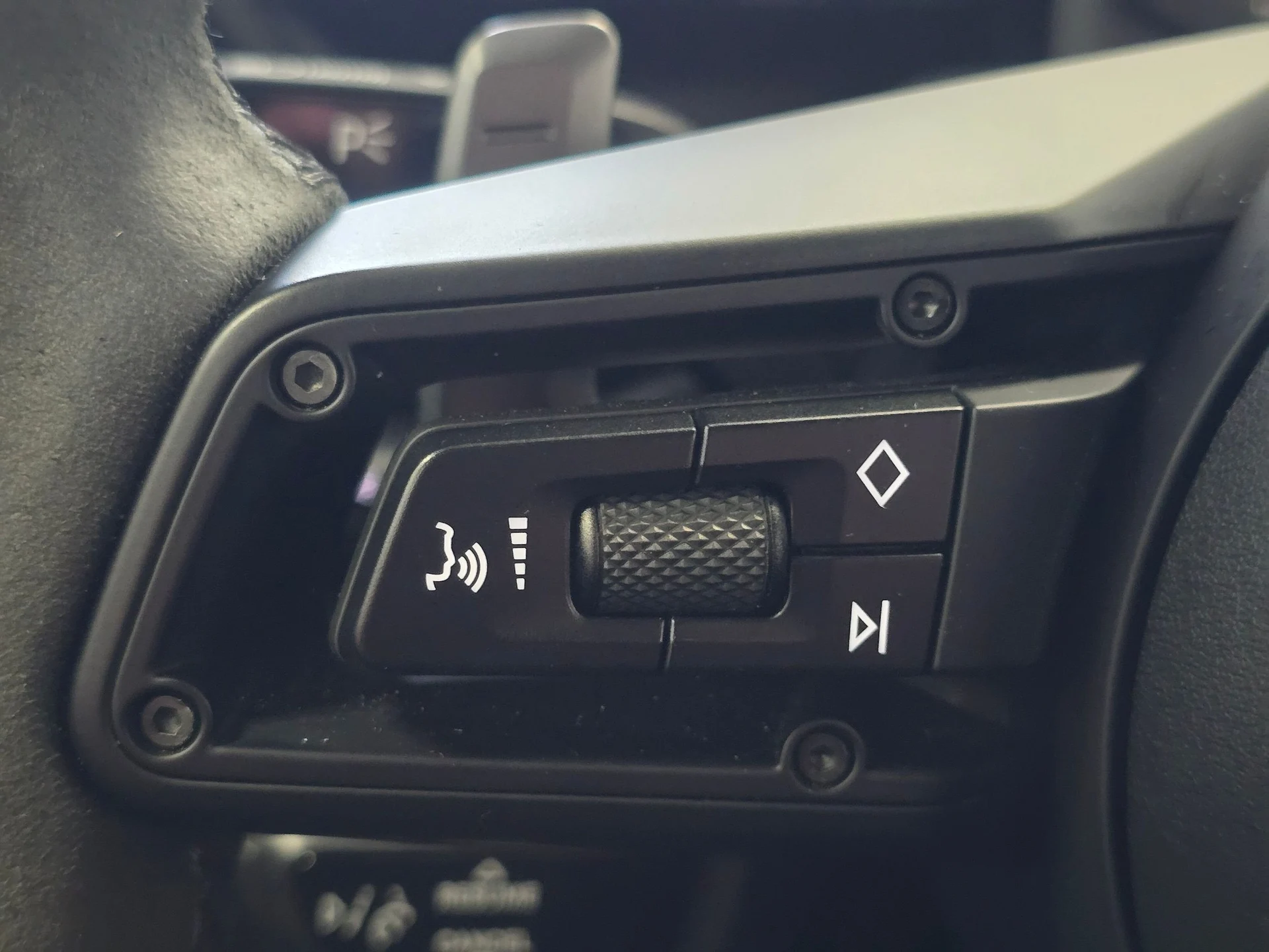 mph038_3452866490_59e4f23e2952442361bf2cfa86aab9cex_a18c3604f9