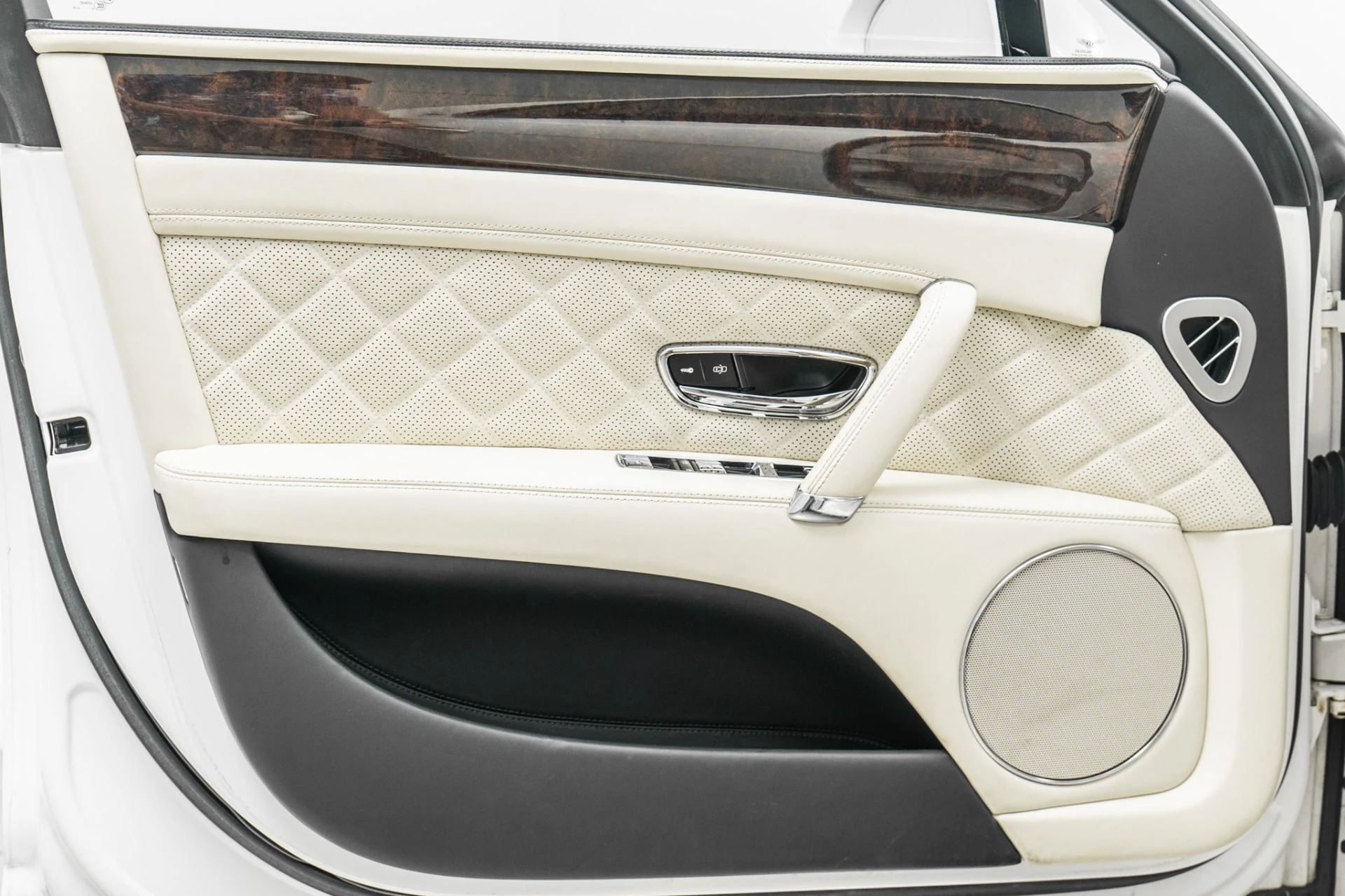 mph038_346397308_Used_2017_Bentley_Flying_Spur_W12_1784311840_65339f0ff4