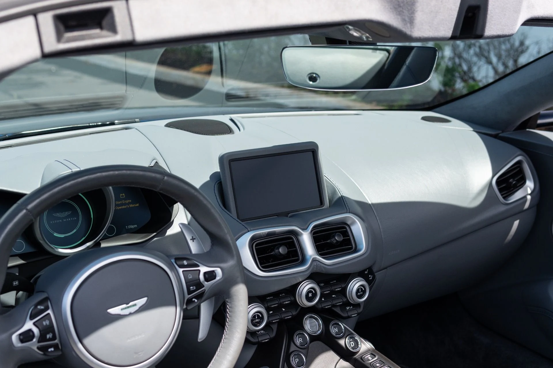 mph038_34718990_Used_2021_Aston_Martin_Vantage_1774065878_0e2550a564