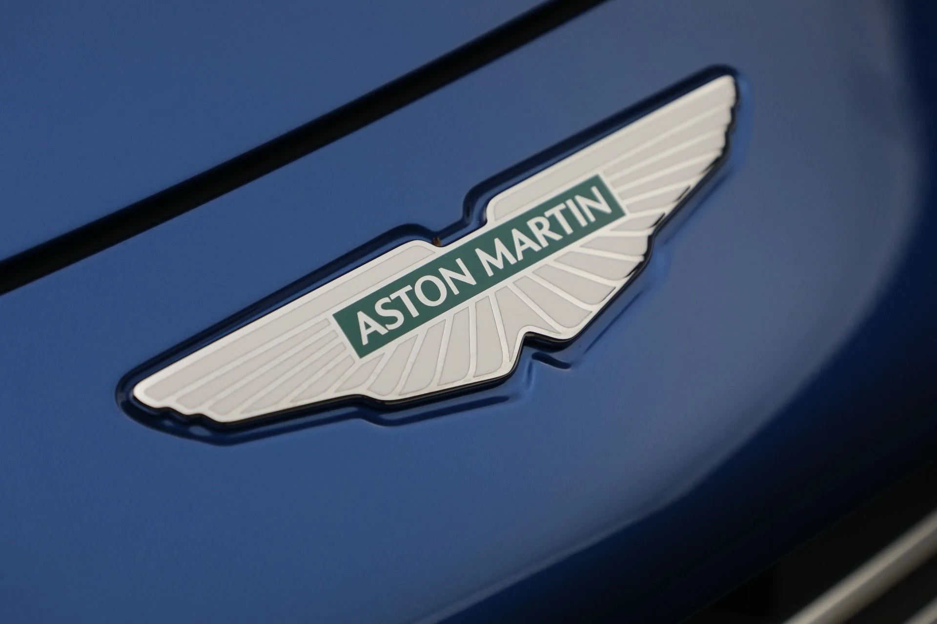 mph038_3480507713_New_2025_Aston_Martin_DB_12_Volante_45ac1f856f