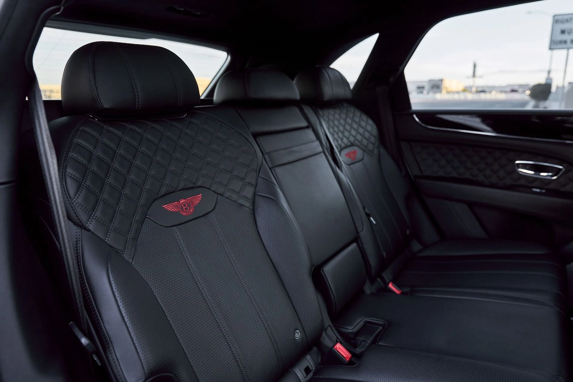 mph038_3498402021_Used_2022_Bentley_Bentayga_V8_1768246149_9d6ad86dc5