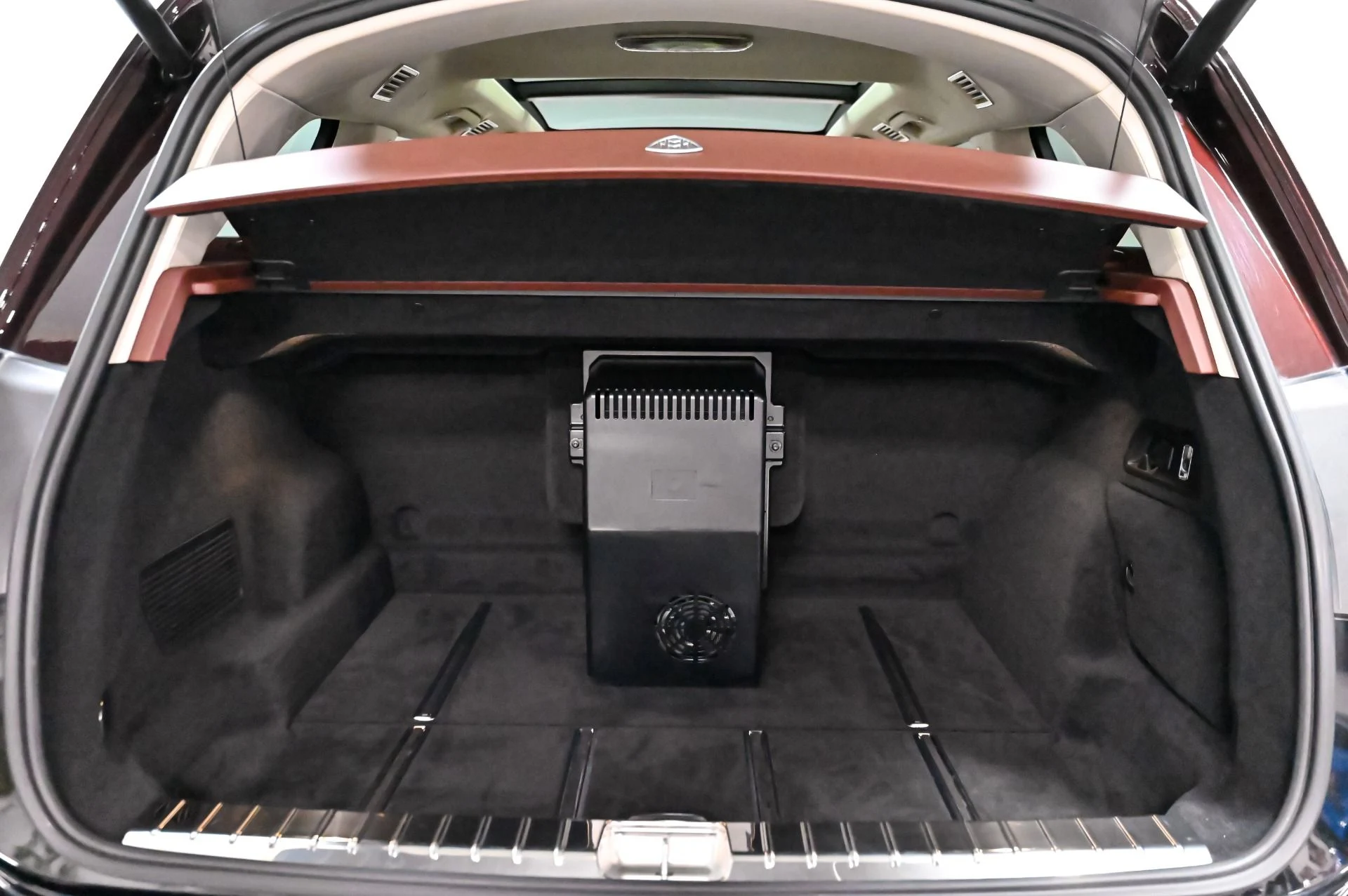 mph038_3504187515_Used_2024_Mercedes_Benz_GLS_Maybach_GLS_600_4_MATIC_1789504682_4b35df2c88