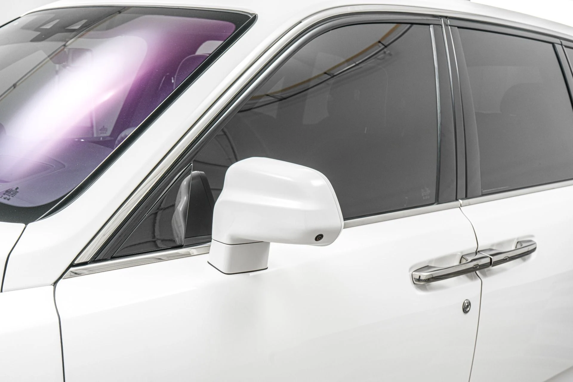 mph038_351136424_Used_2020_Rolls_Royce_Cullinan_Polished_22_Wheels_Rear_Theatre_Configuration_Rolls_Royce_Bespoke_Audio_1771596522_a17730c62f