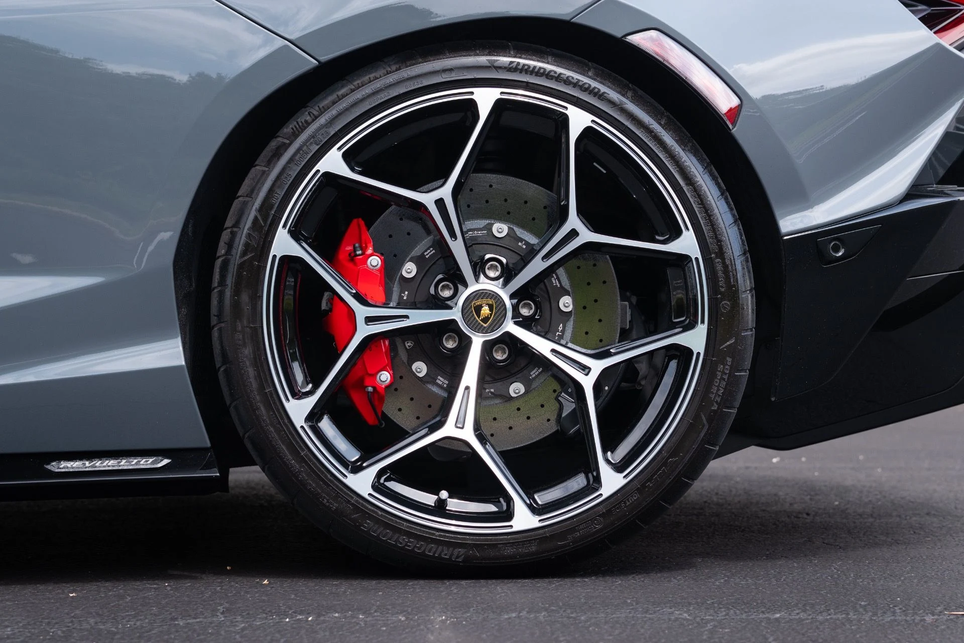 mph038_3519736374_Used_2024_Lamborghini_Revuelto_1778880537_12f3984ad8