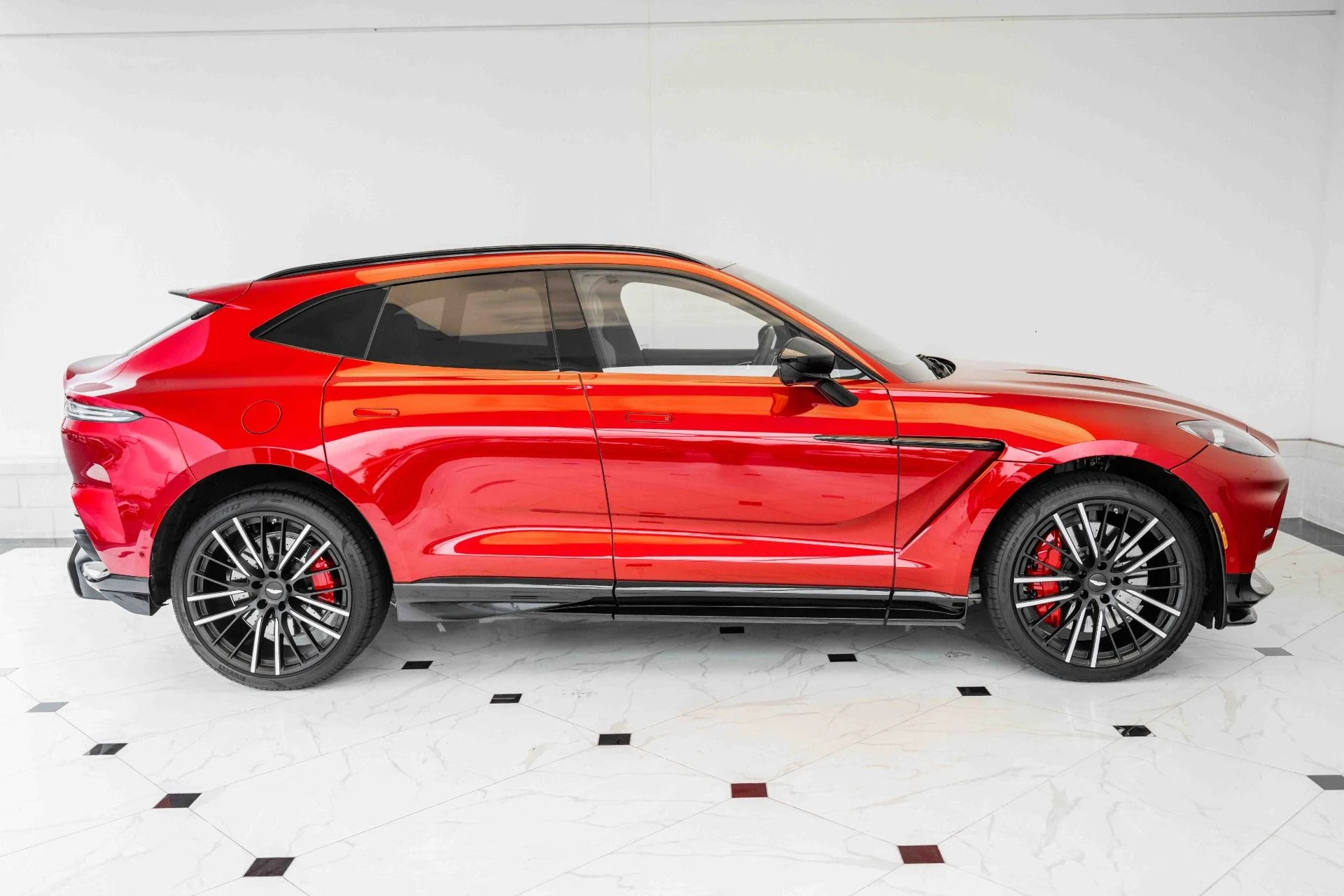 mph038_352538403_Used_2023_Aston_Martin_DBX_707_1697843884_3b7c8acce8