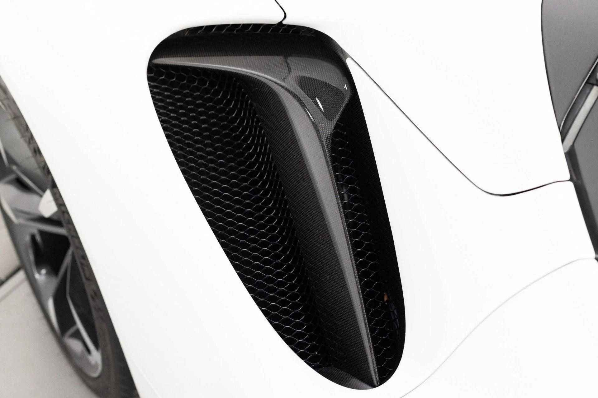 mph038_353971443_Used_2022_Ferrari_SF_90_Spider_1777382760_c900528c59