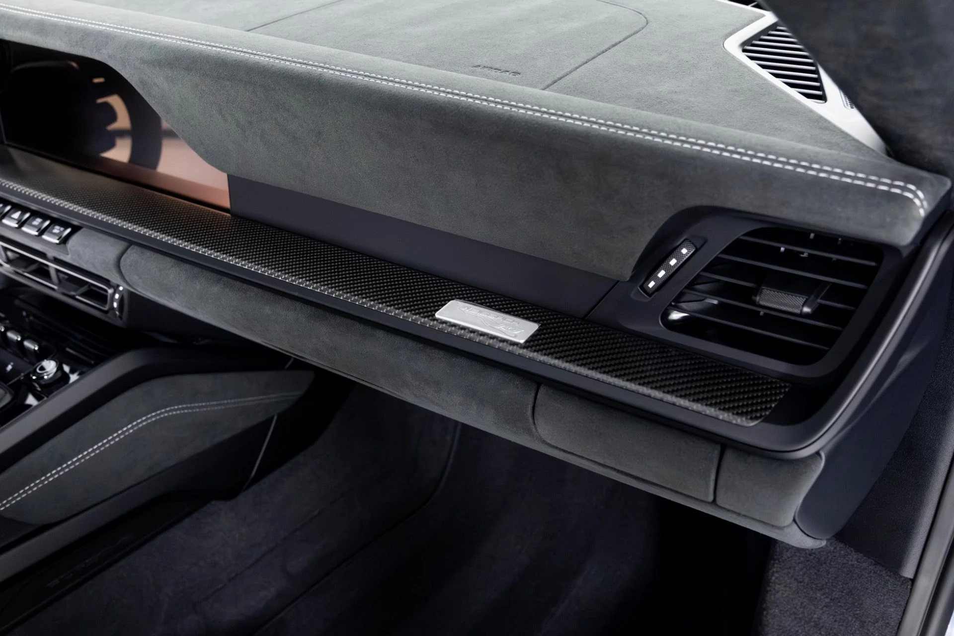 mph038_3546891590_Used_2025_Porsche_911_GT_3_RS_1765482751_52acc4ccfd