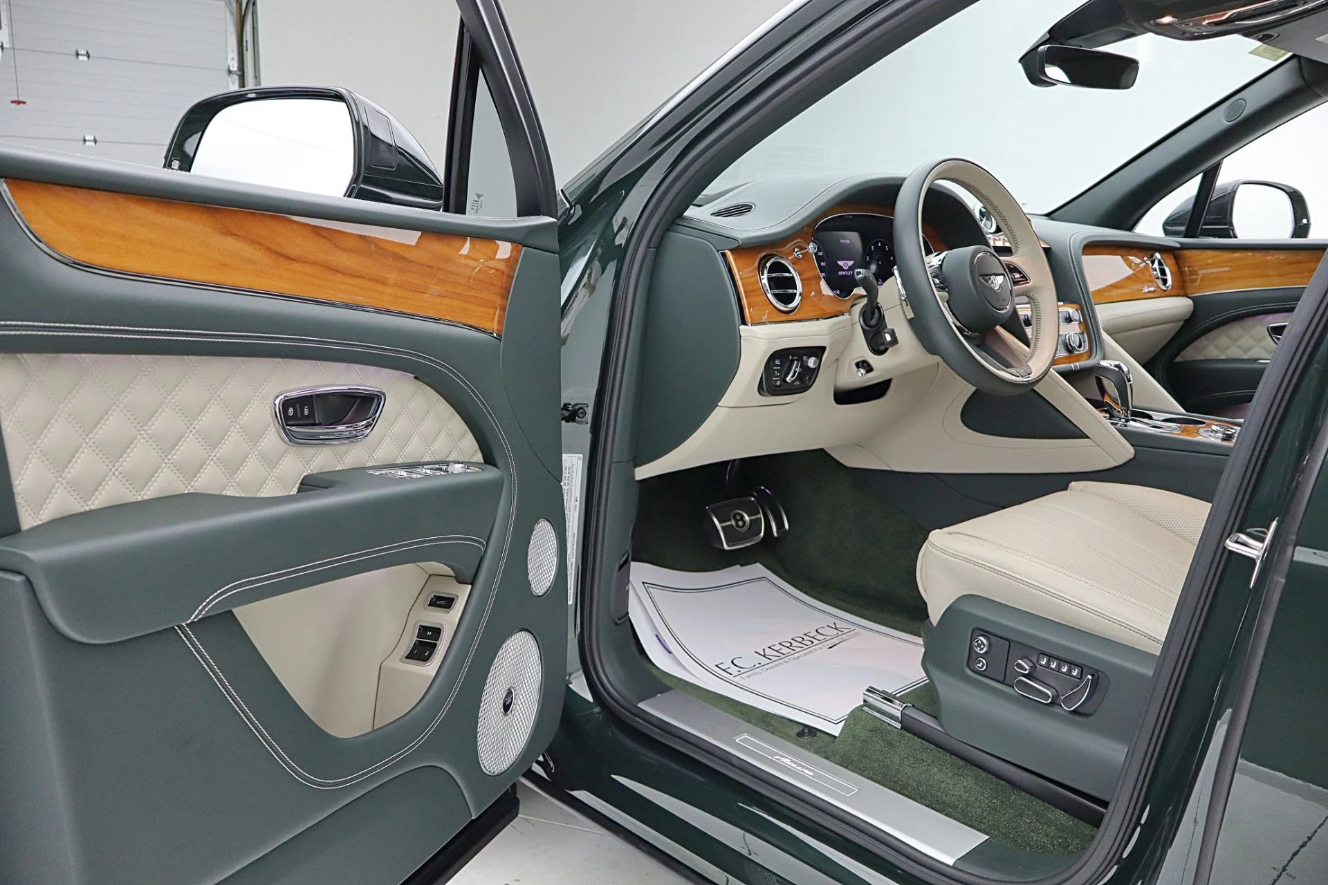 mph038_3546952187_Used_2023_Bentley_Bentayga_Azure_V8_f5f375e94d
