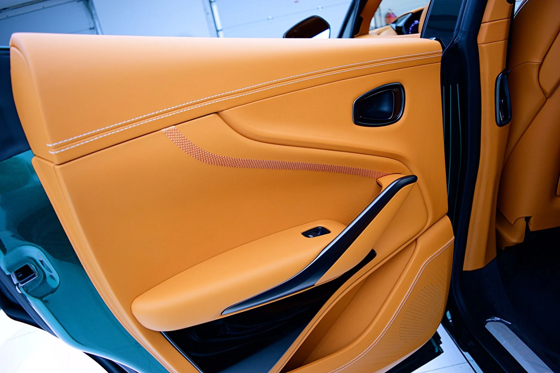 mph038_3550756577_New_2025_Aston_Martin_DBX_707_bda73358c2