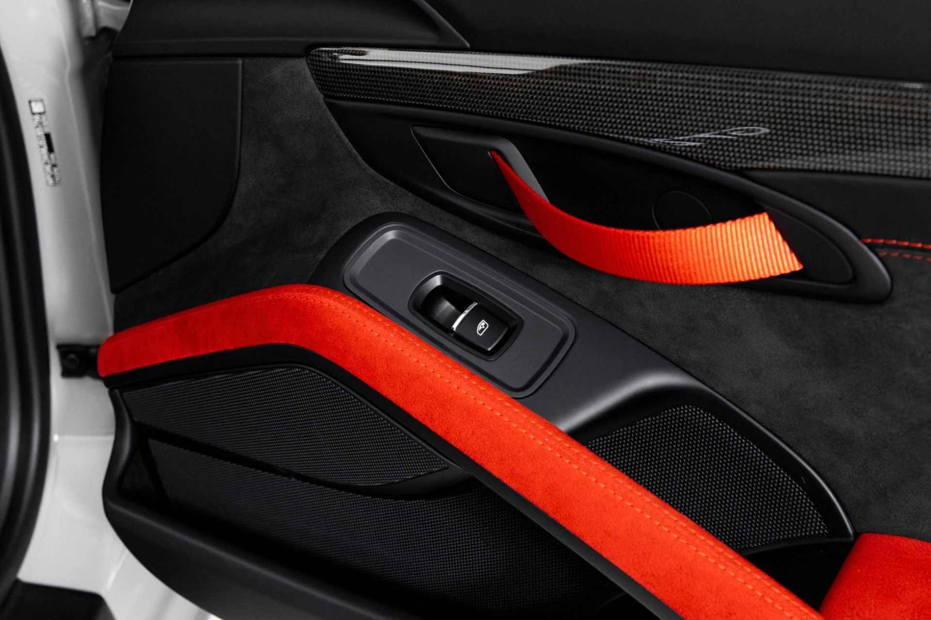 mph038_3562761117_Used_2018_Porsche_911_GT_2_RS_1762984487_88c17ce52e