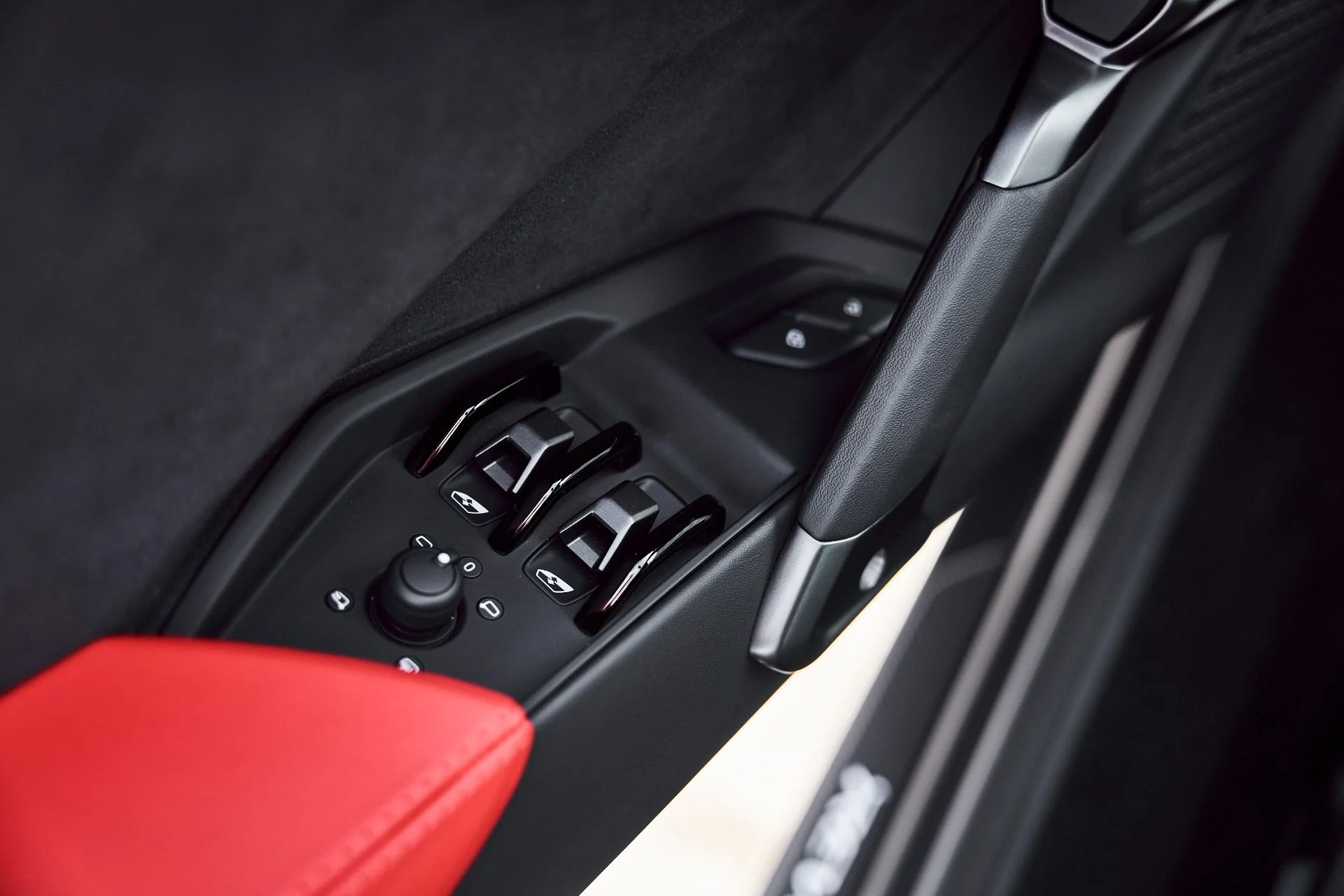 mph038_358097056_Used_2025_Lamborghini_Revuelto_Base_1774300541_0f8a8de7f3