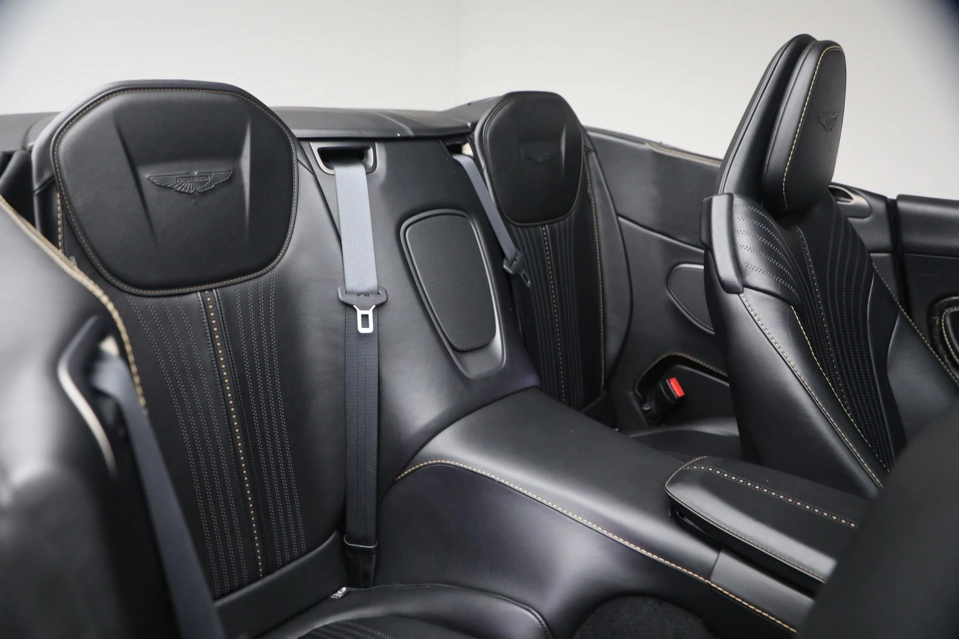 mph038_3583282866_Used_2020_Aston_Martin_DB_11_Volante_1768664310_311bc4b721