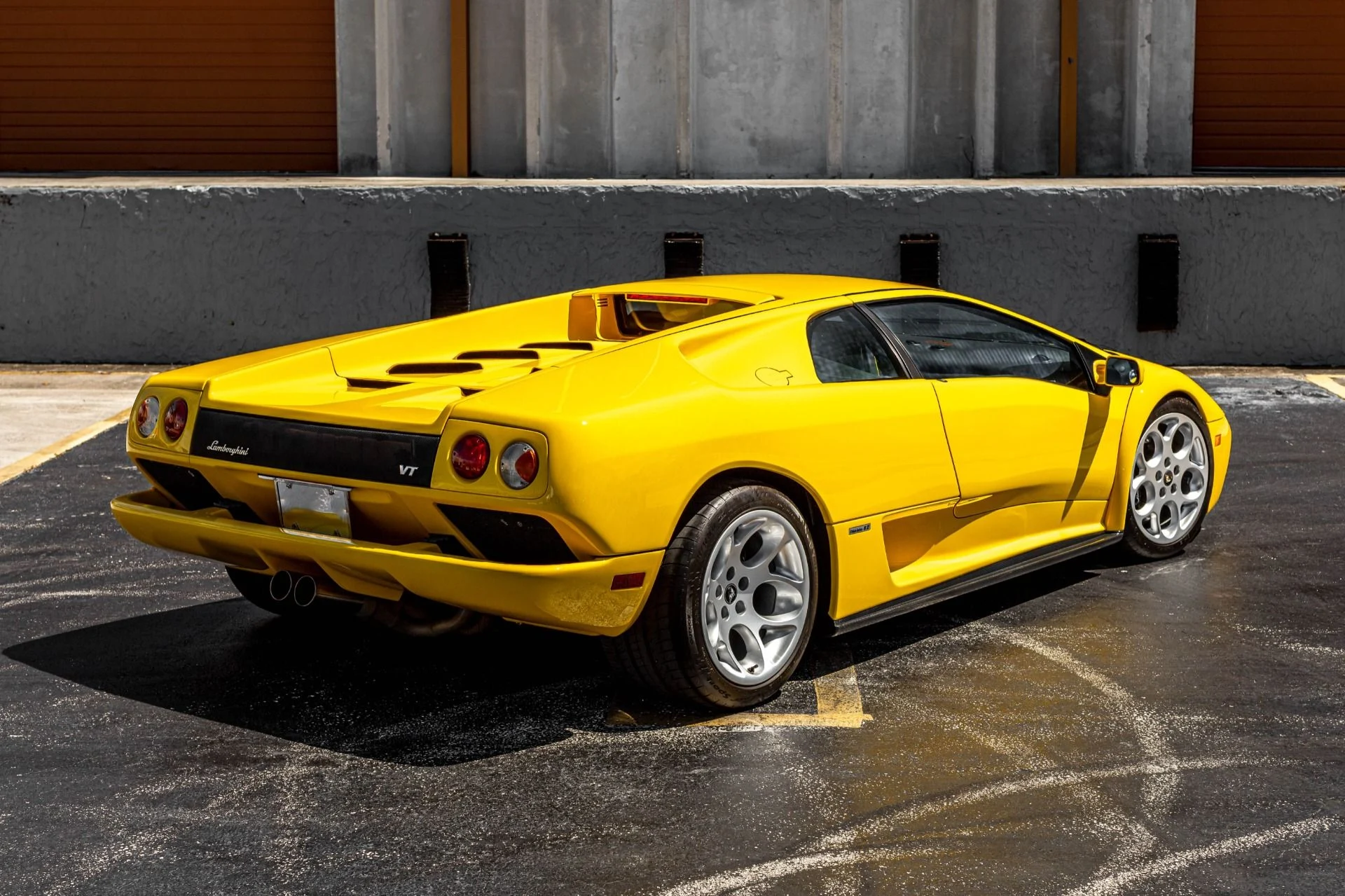 mph038_3597400066_Used_2001_Lamborghini_Diablo_VT_IMMACULATE_CONDITION_W_EXTENSIVE_CARBON_19_K_SERVICE_PERFORMED_1658444927_2930dbfd82