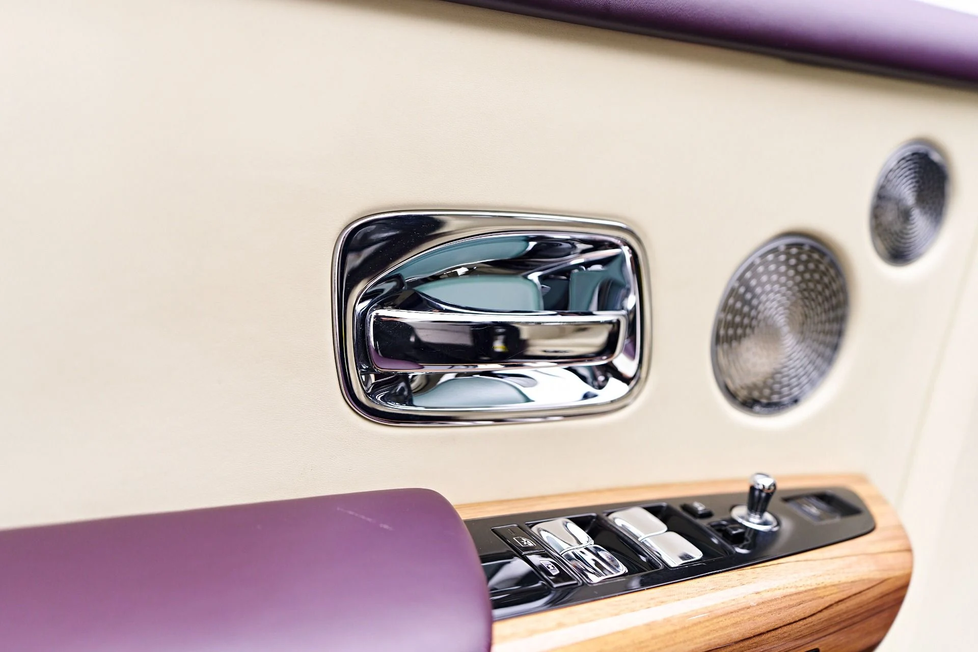 mph038_3601444453_Used_2019_Rolls_Royce_Phantom_Base_1747772635_ef36a070c0