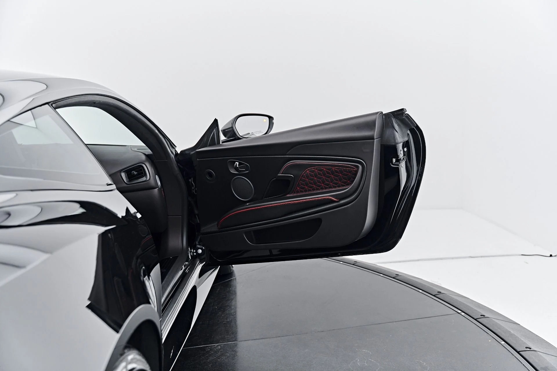 mph038_3607981804_Used_2019_Aston_Martin_DBS_Superleggera_1791337470_bbc1c923e0