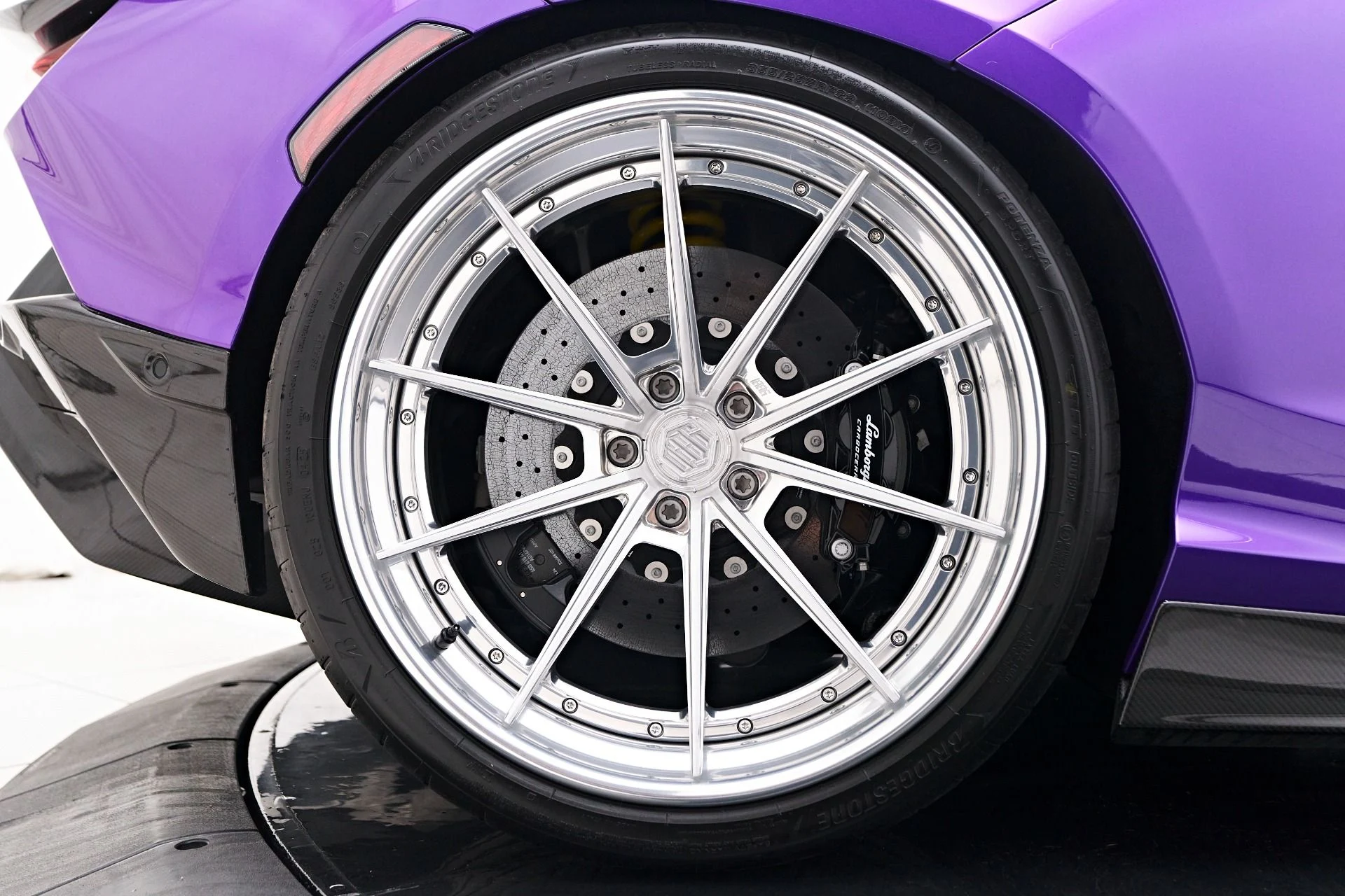 mph038_3608481923_Used_2024_Lamborghini_Revuelto_Base_1756862240_d2e6aa315f