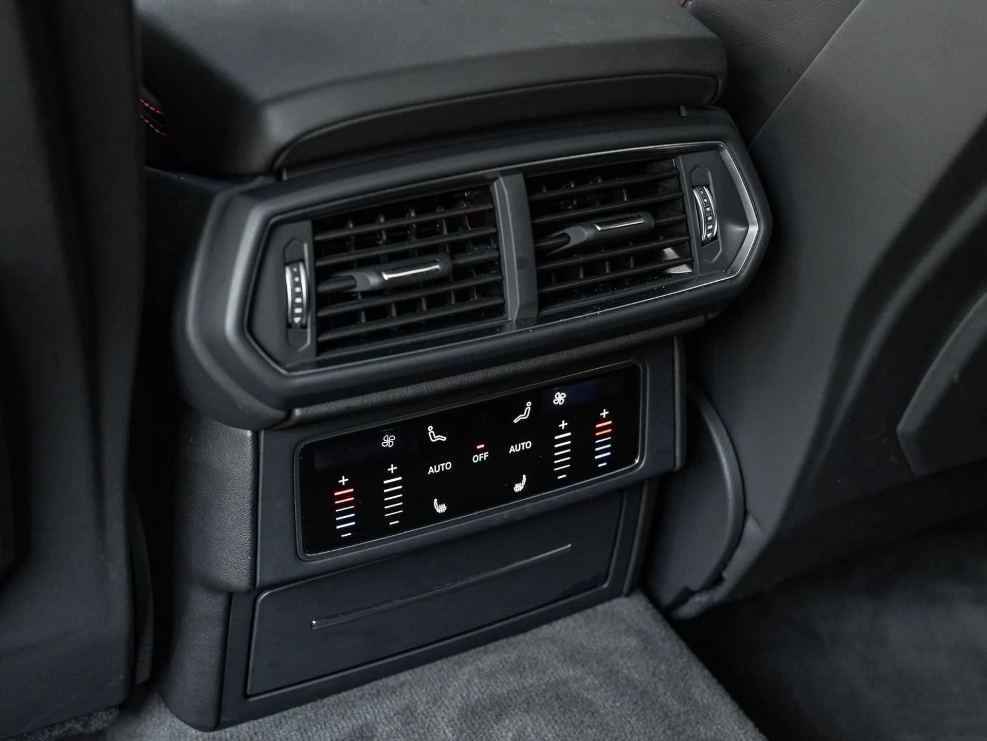 mph038_3640174976_Used_2020_Lamborghini_Urus_1753203957_35b4ebad62