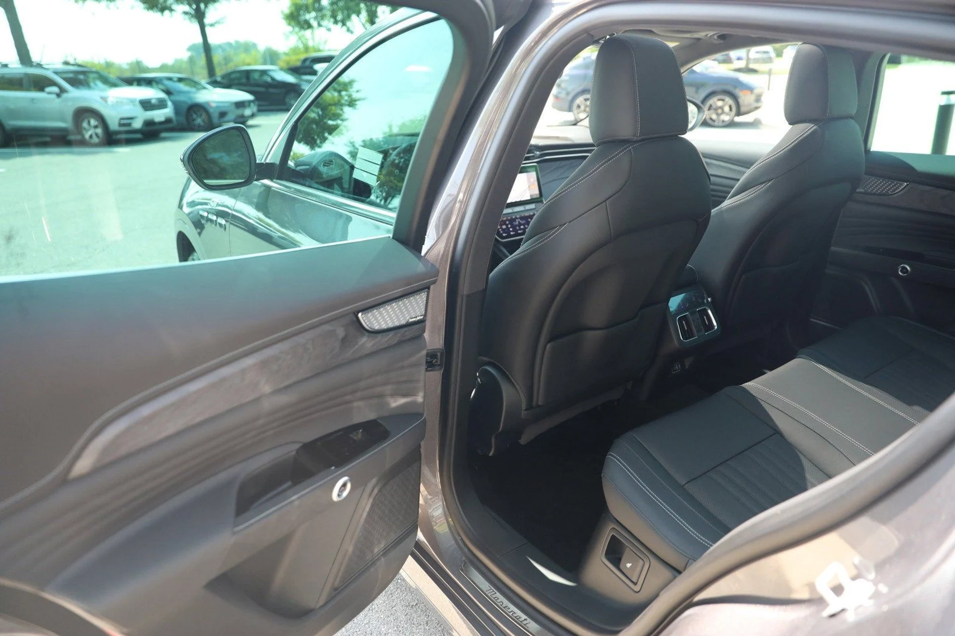 mph038_3642770208_2a56ebb959004384856205038b7cb301_7e83f338be